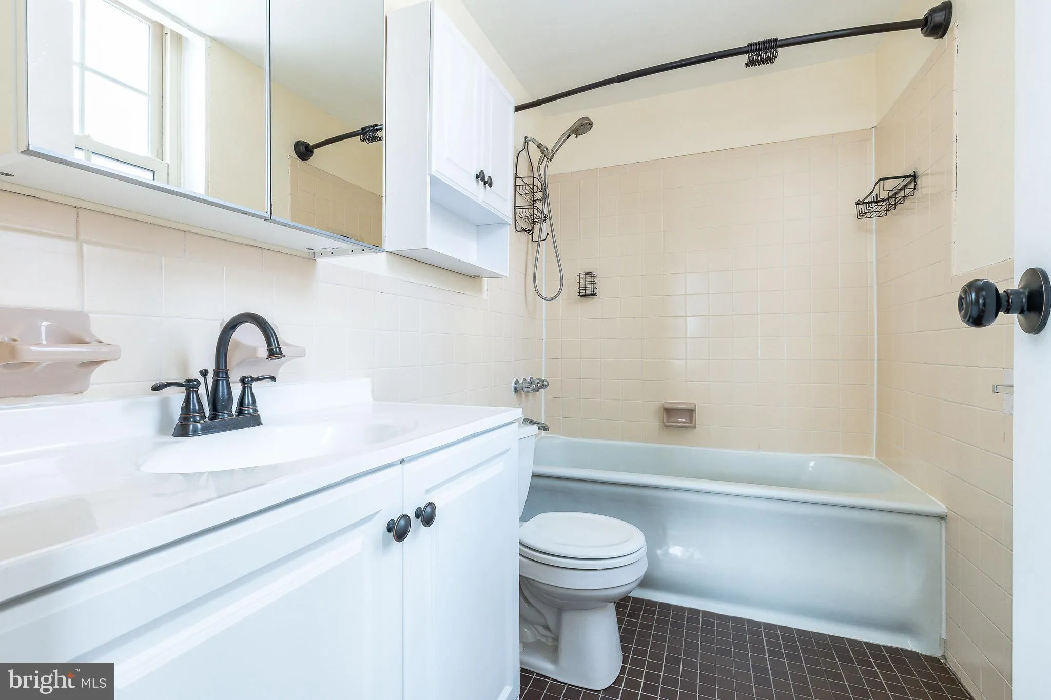 Philadelphia, Pennsylvania 19103, United States, 2 Bedrooms Bedrooms, ,1 BathroomBathrooms,Residential,Active,140267