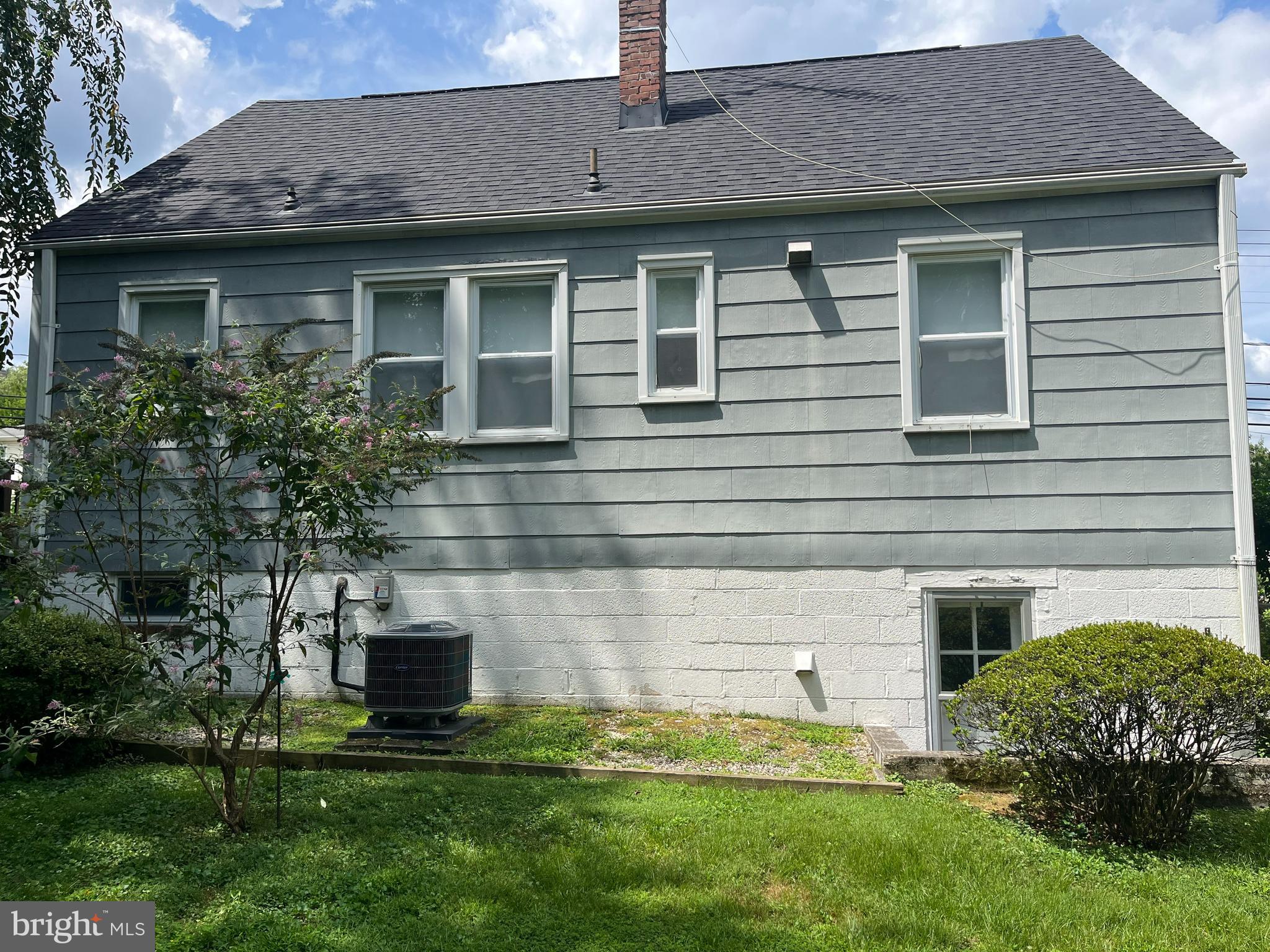 4023 WOODLAND DRIVE