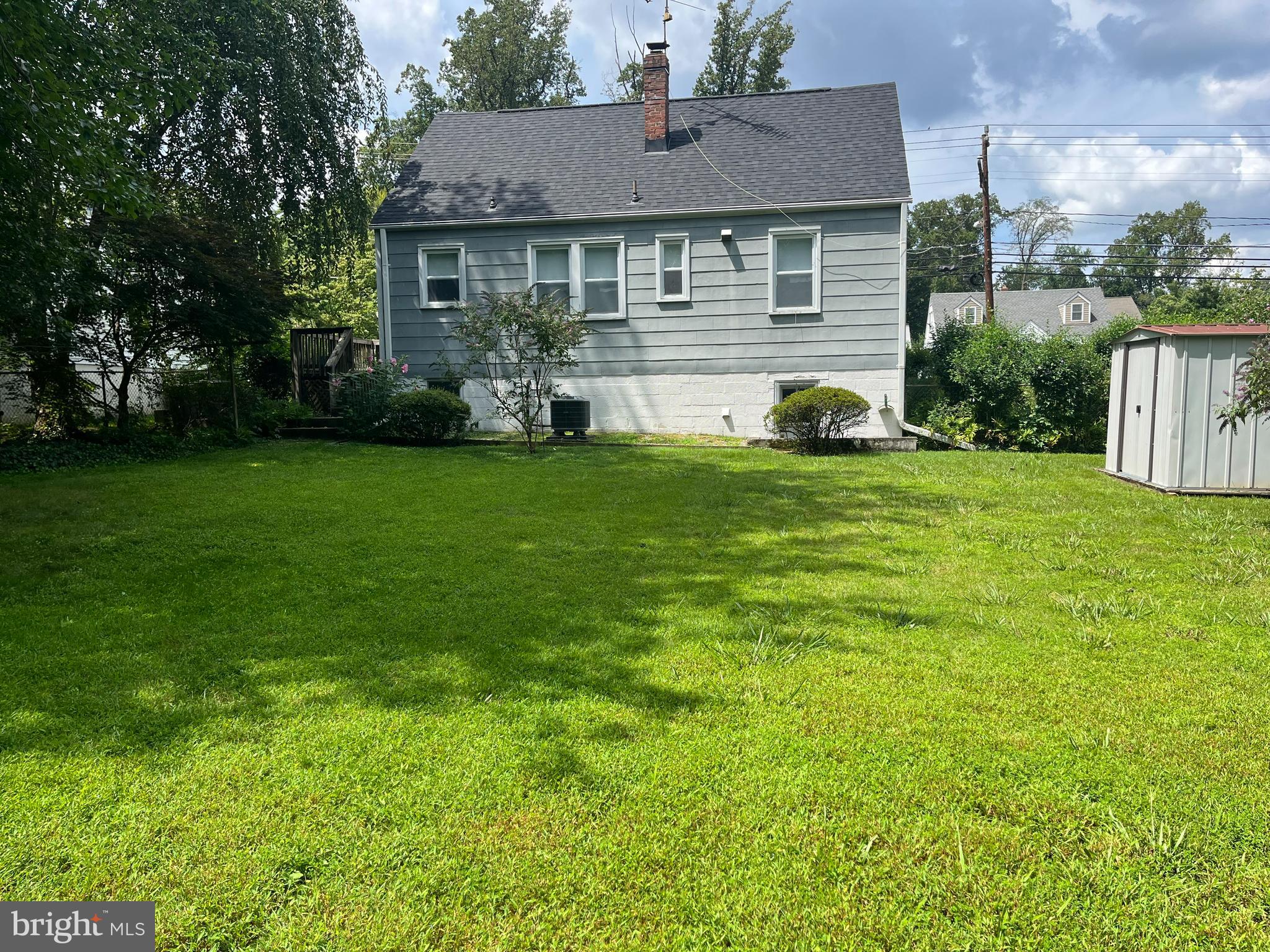 4023 WOODLAND DRIVE