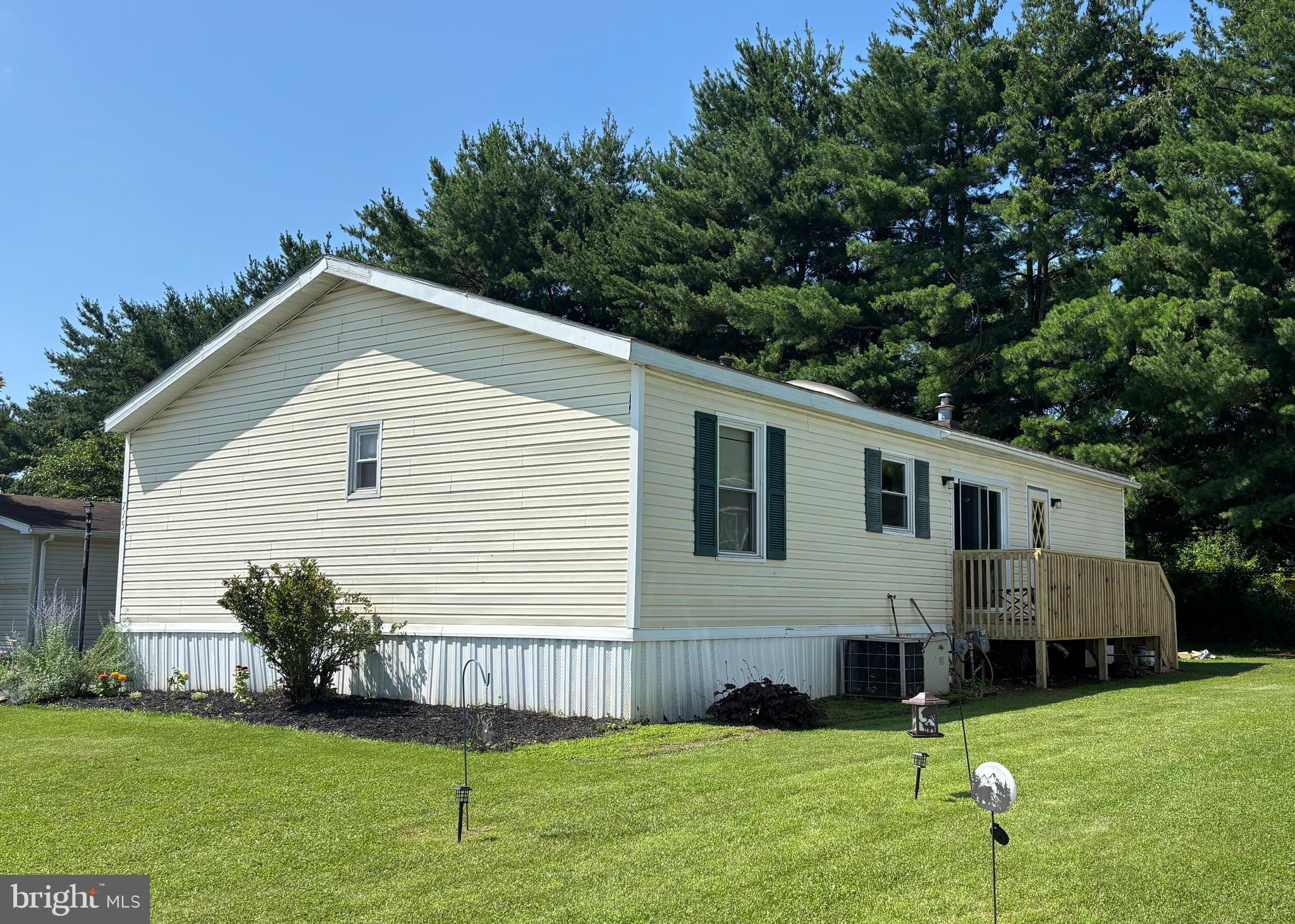 715 LAURA LANE