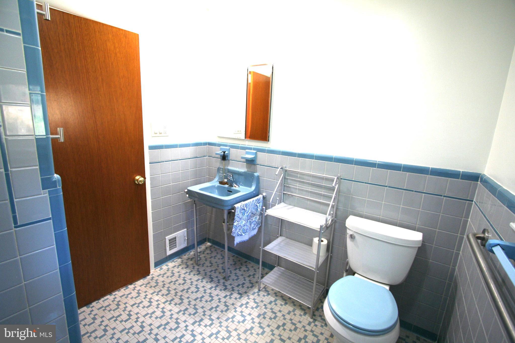 ADELPHI FOREST - Residential Lease