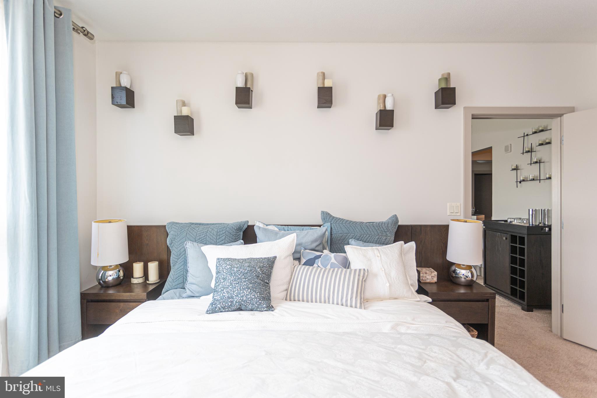 DOCKSIDE CONDOMINIUM - Residential