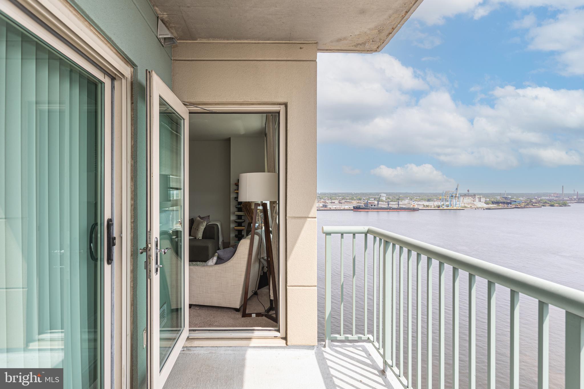 DOCKSIDE CONDOMINIUM - Residential