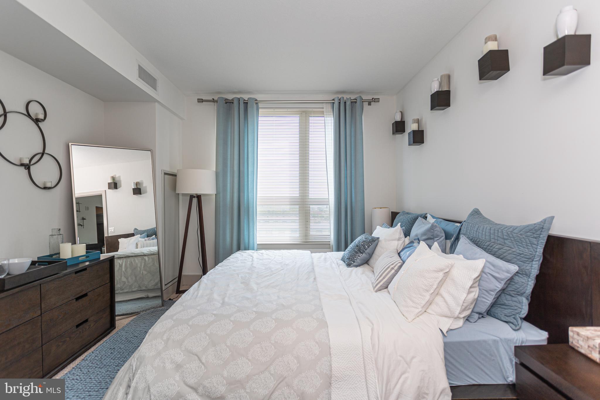 DOCKSIDE CONDOMINIUM - Residential