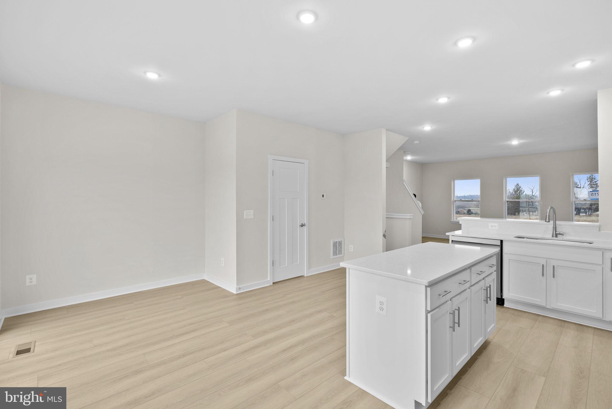 HUNTWELL WEST - Residential