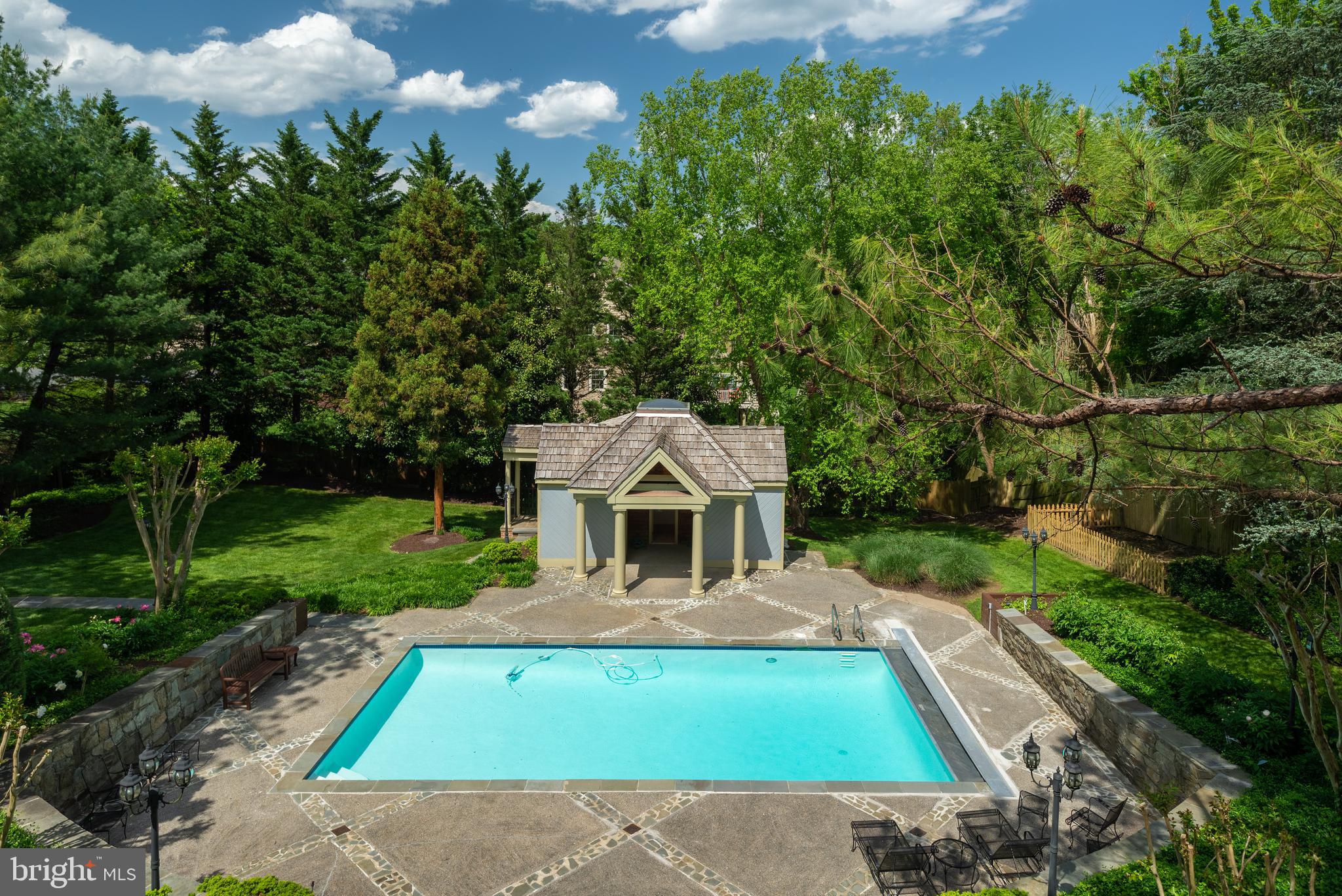 POTOMAC VILLAGE - Residential