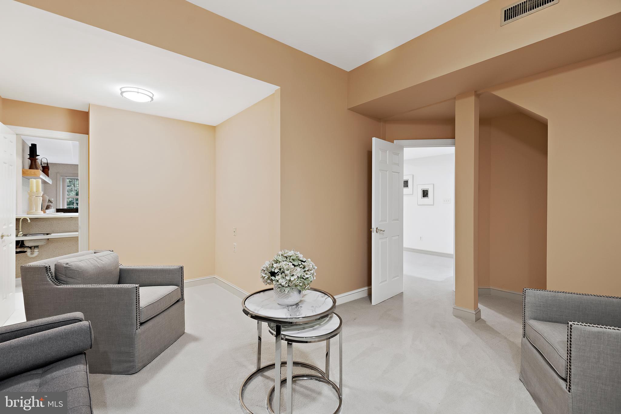 POTOMAC VILLAGE - Residential