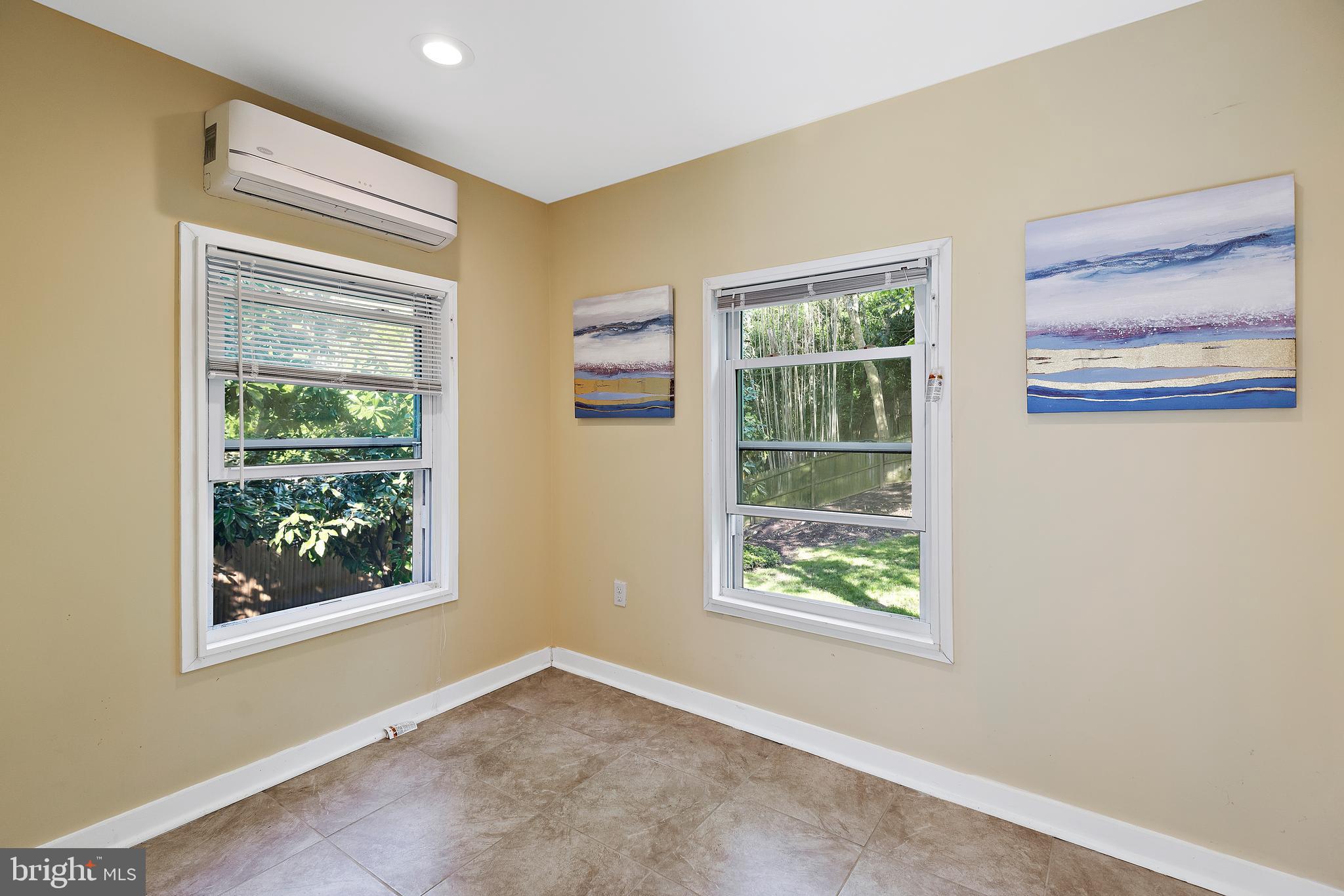 POTOMAC VILLAGE - Residential