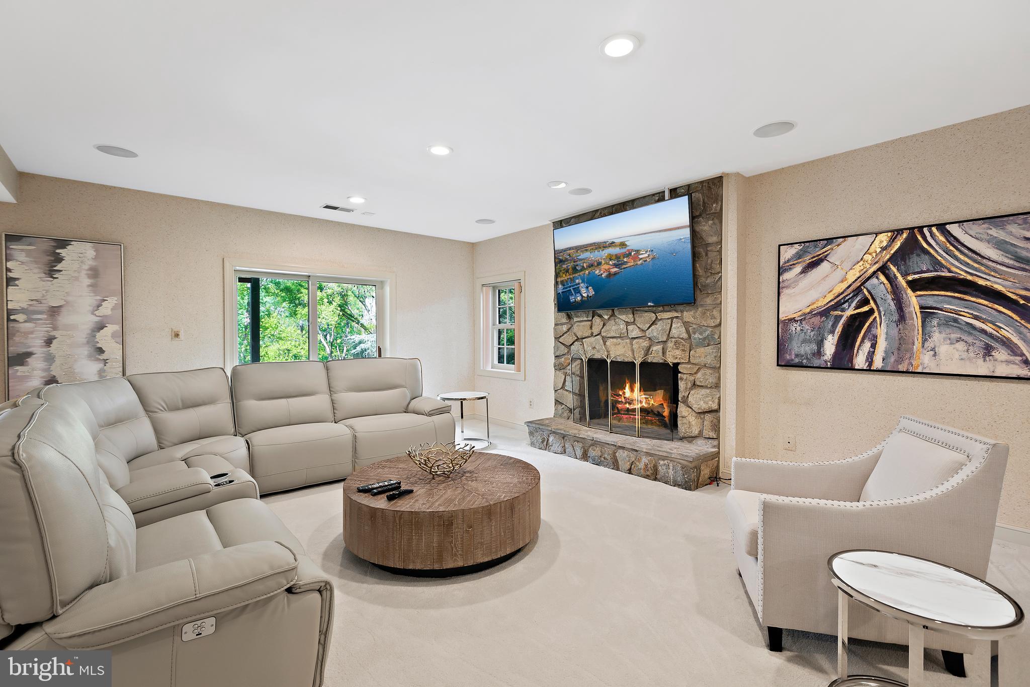 POTOMAC VILLAGE - Residential