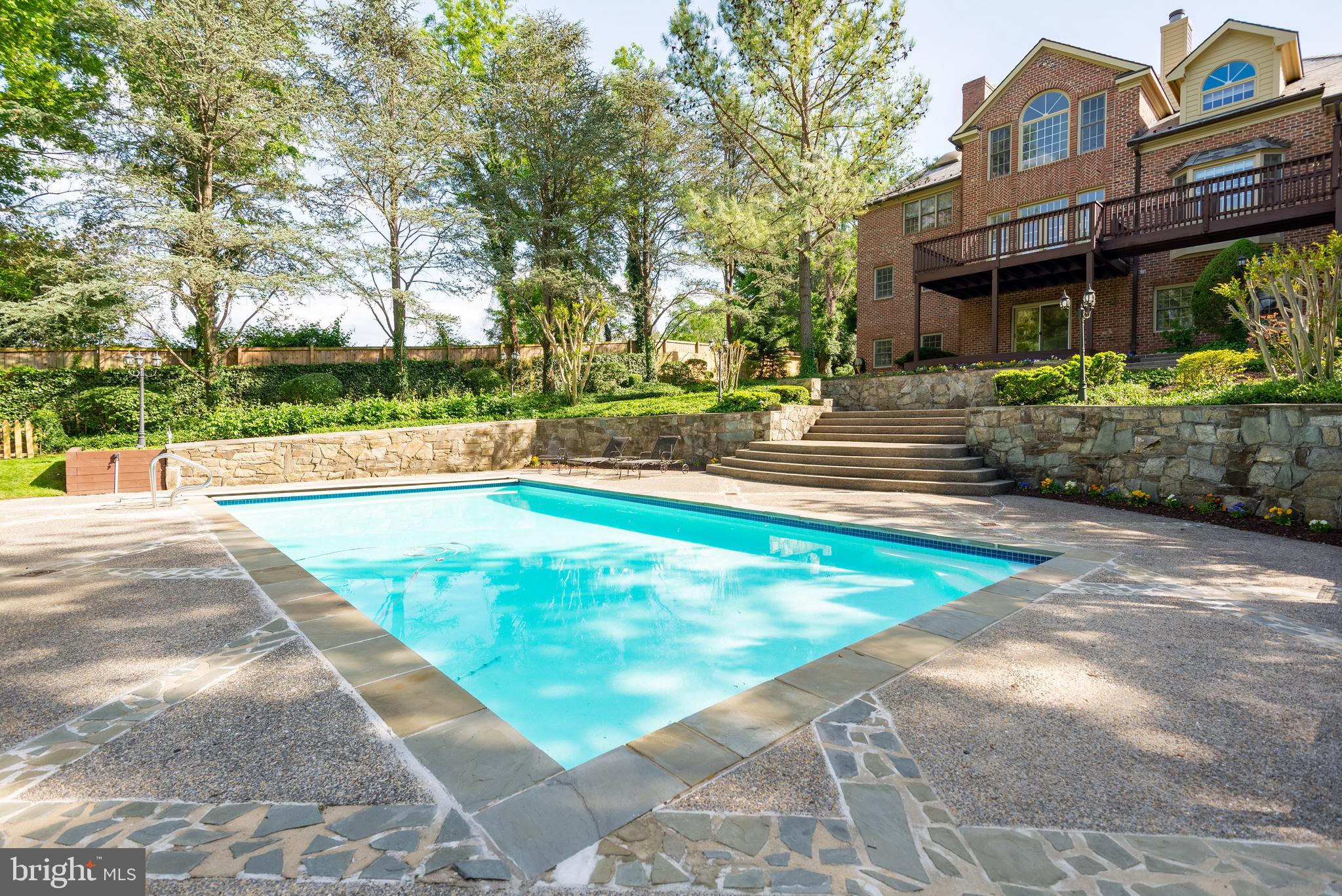 POTOMAC VILLAGE - Residential