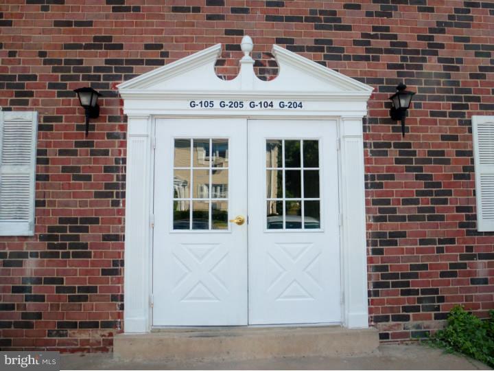 VALLEY HOUSE - Residential Lease