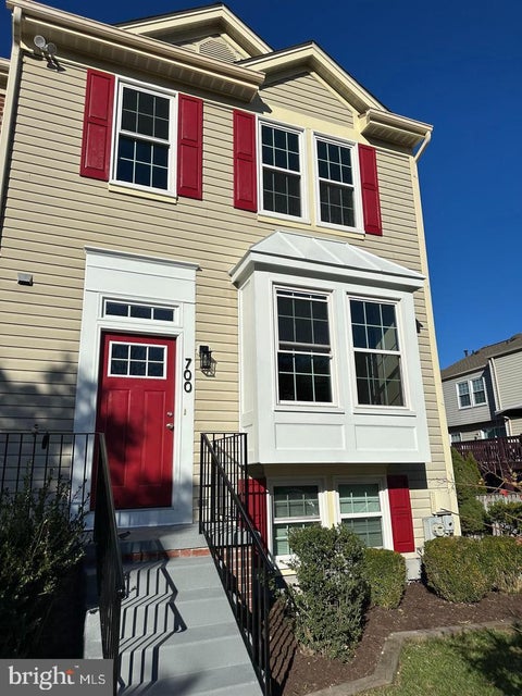 Townhouse For Rent - 700 Dayspring Drive<br/> ODENTON, MD 21113