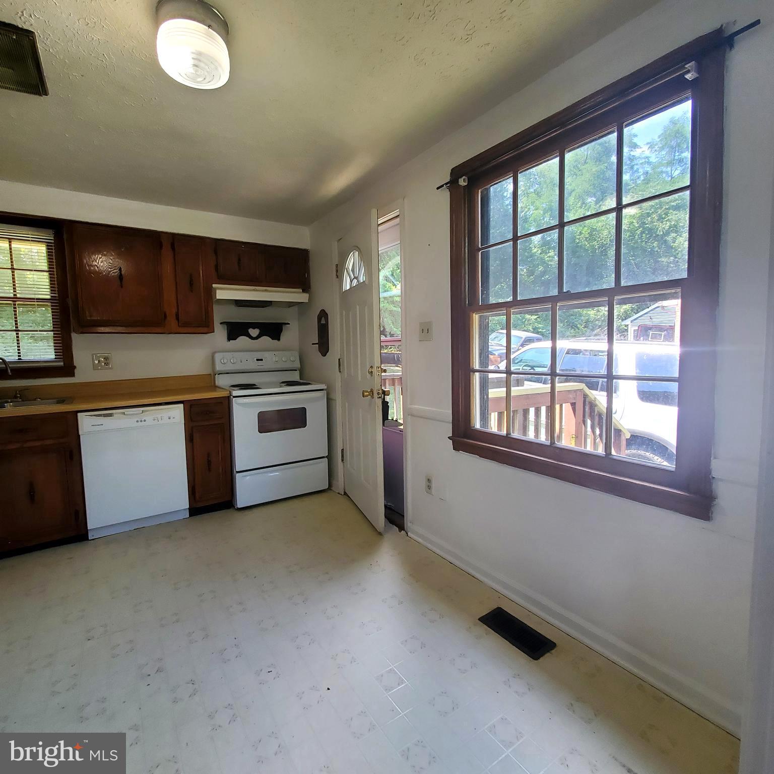 MILL GARDEN - Residential Lease