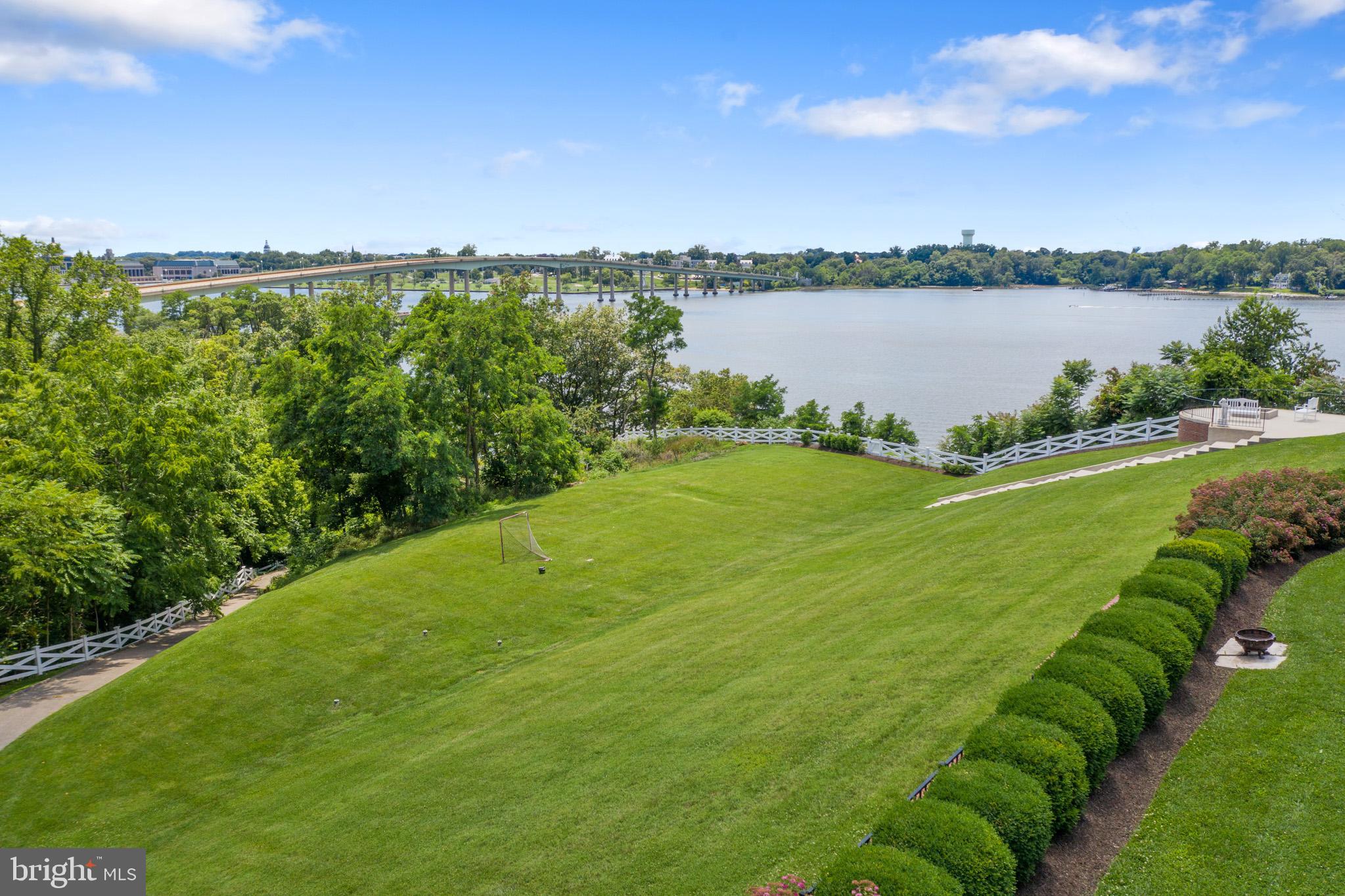 PENDENNIS MOUNT - Residential