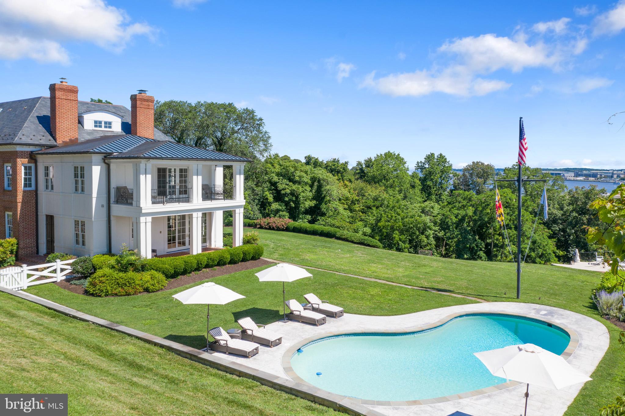 PENDENNIS MOUNT - Residential