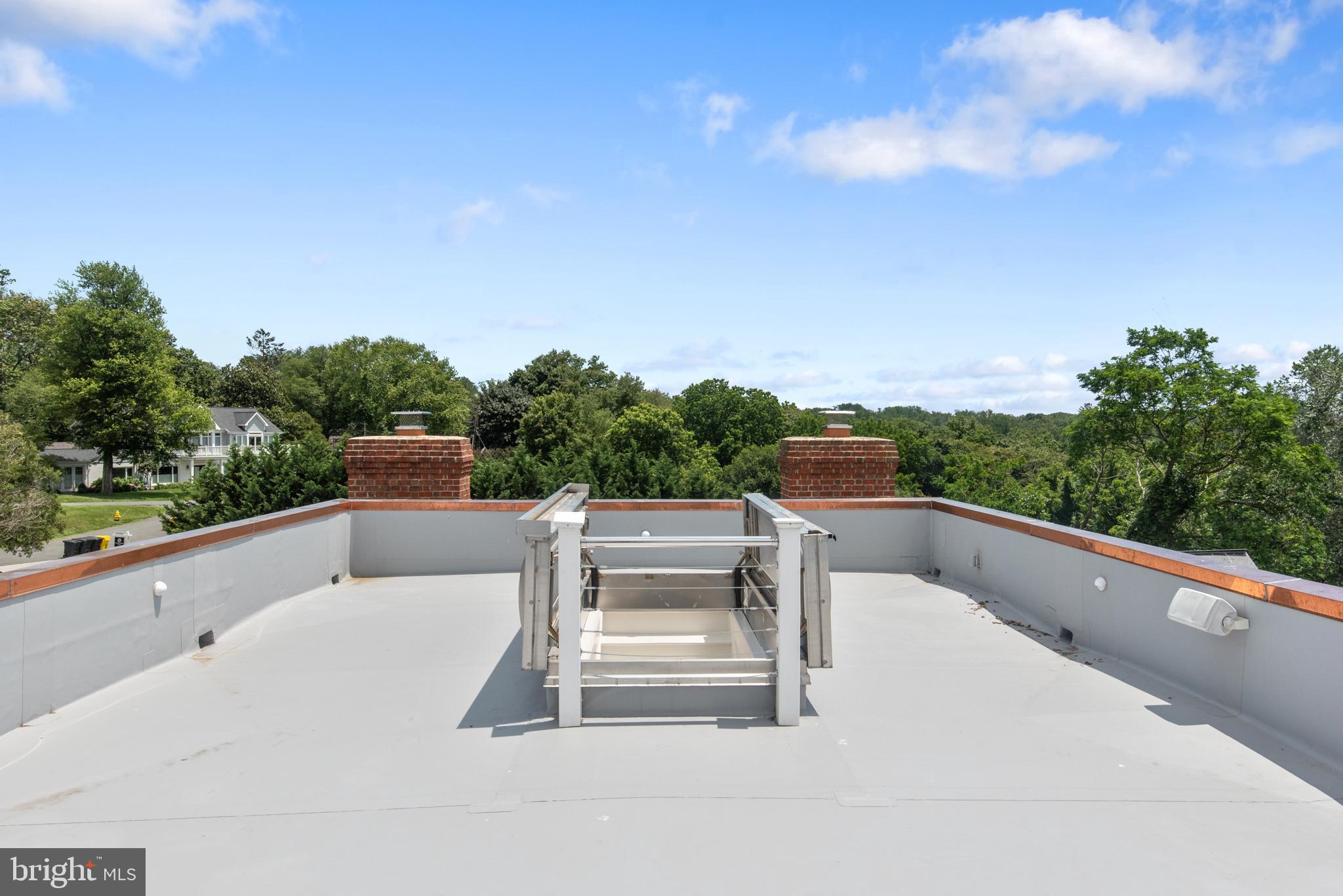 PENDENNIS MOUNT - Residential