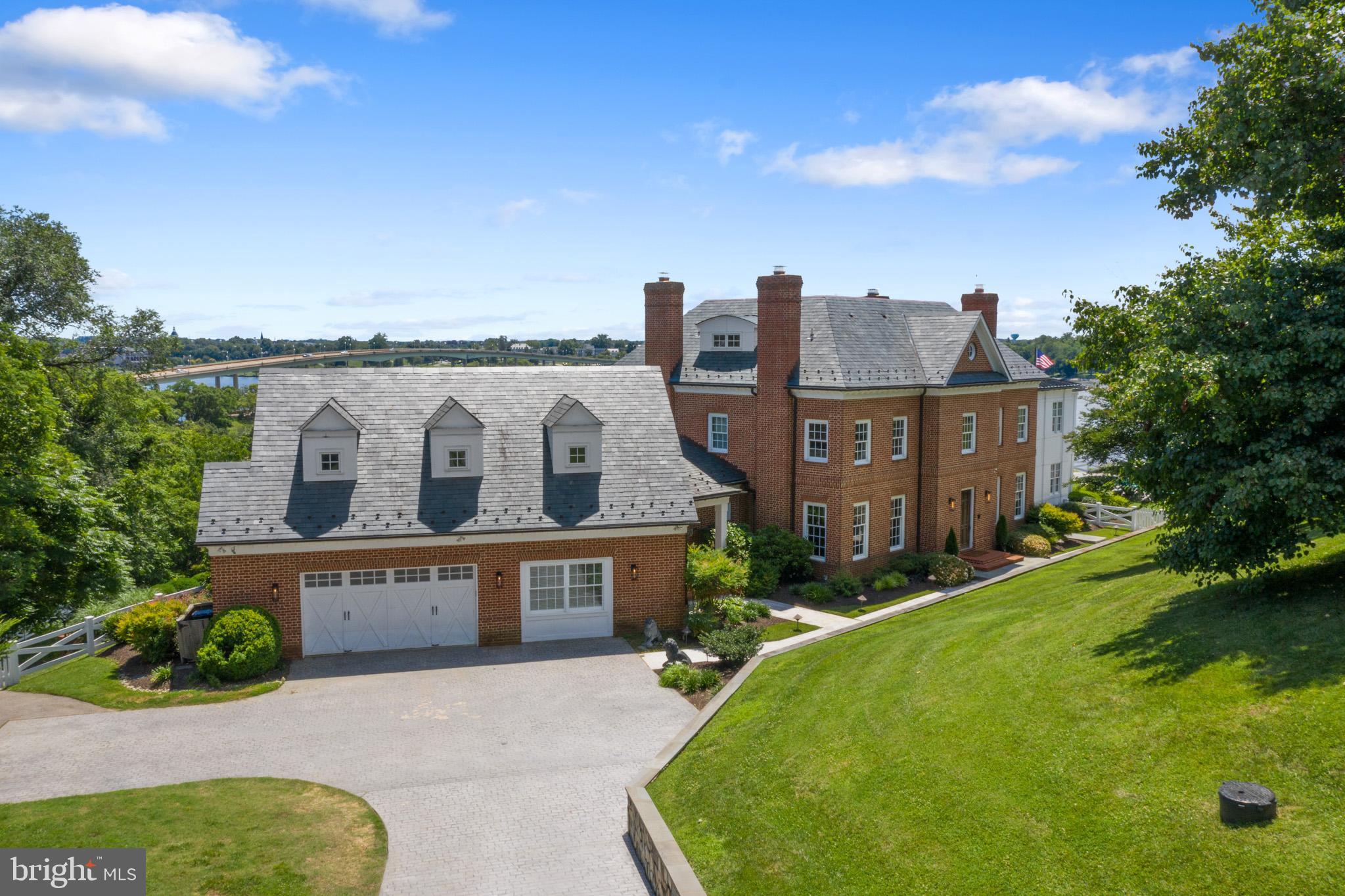 PENDENNIS MOUNT - Residential