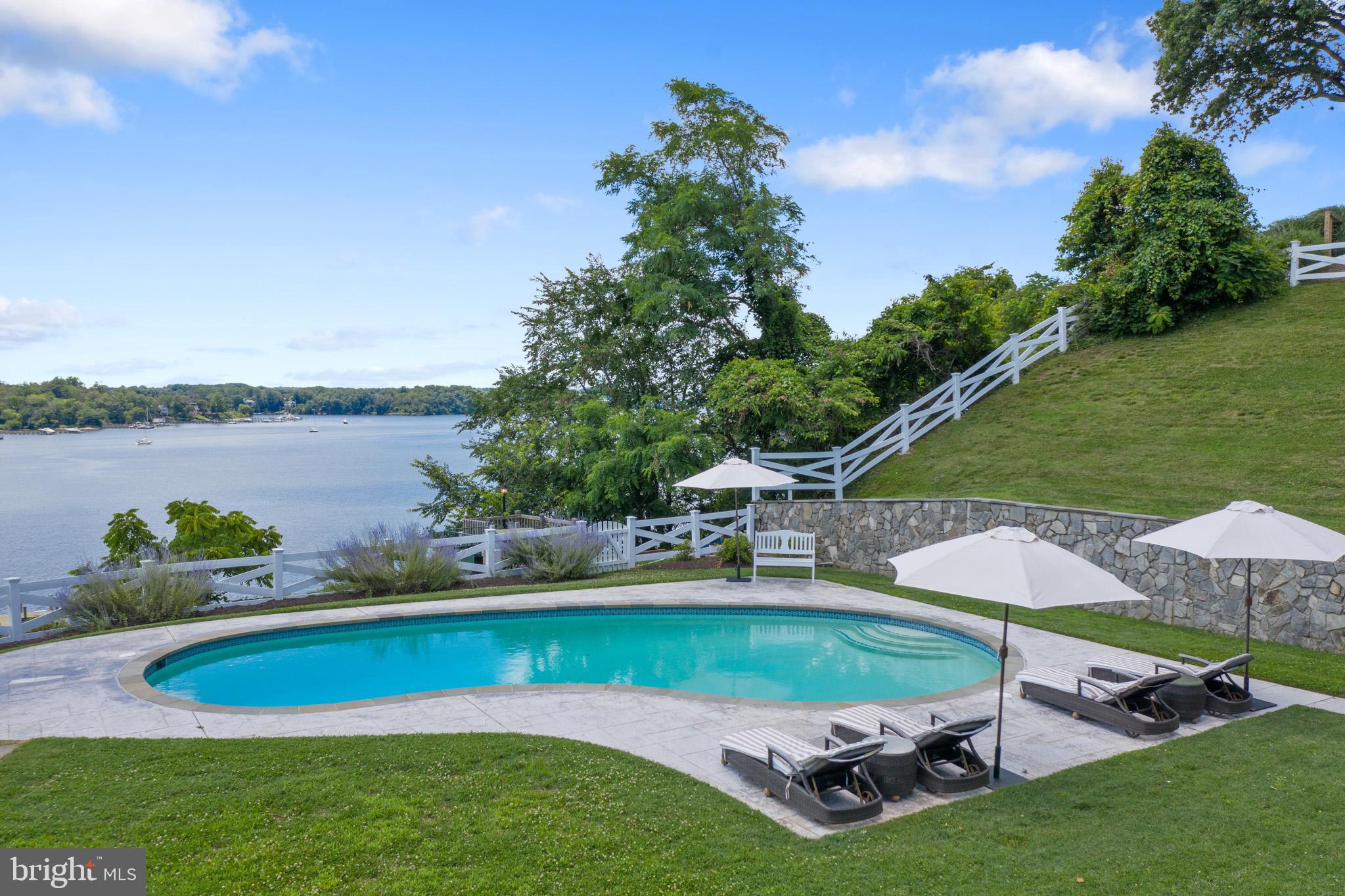 PENDENNIS MOUNT - Residential