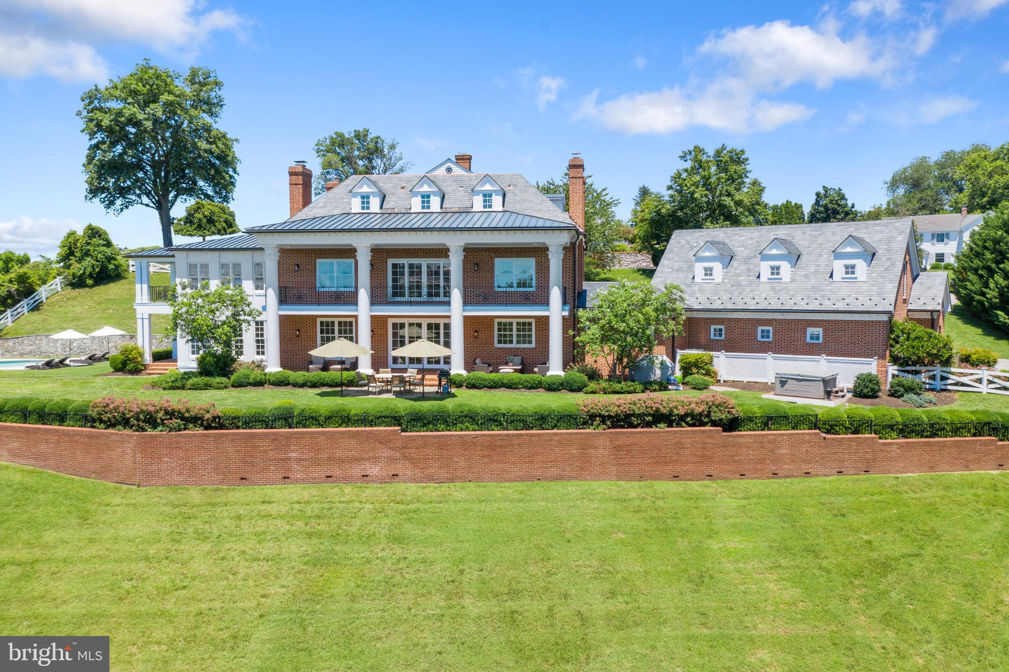 PENDENNIS MOUNT - Residential