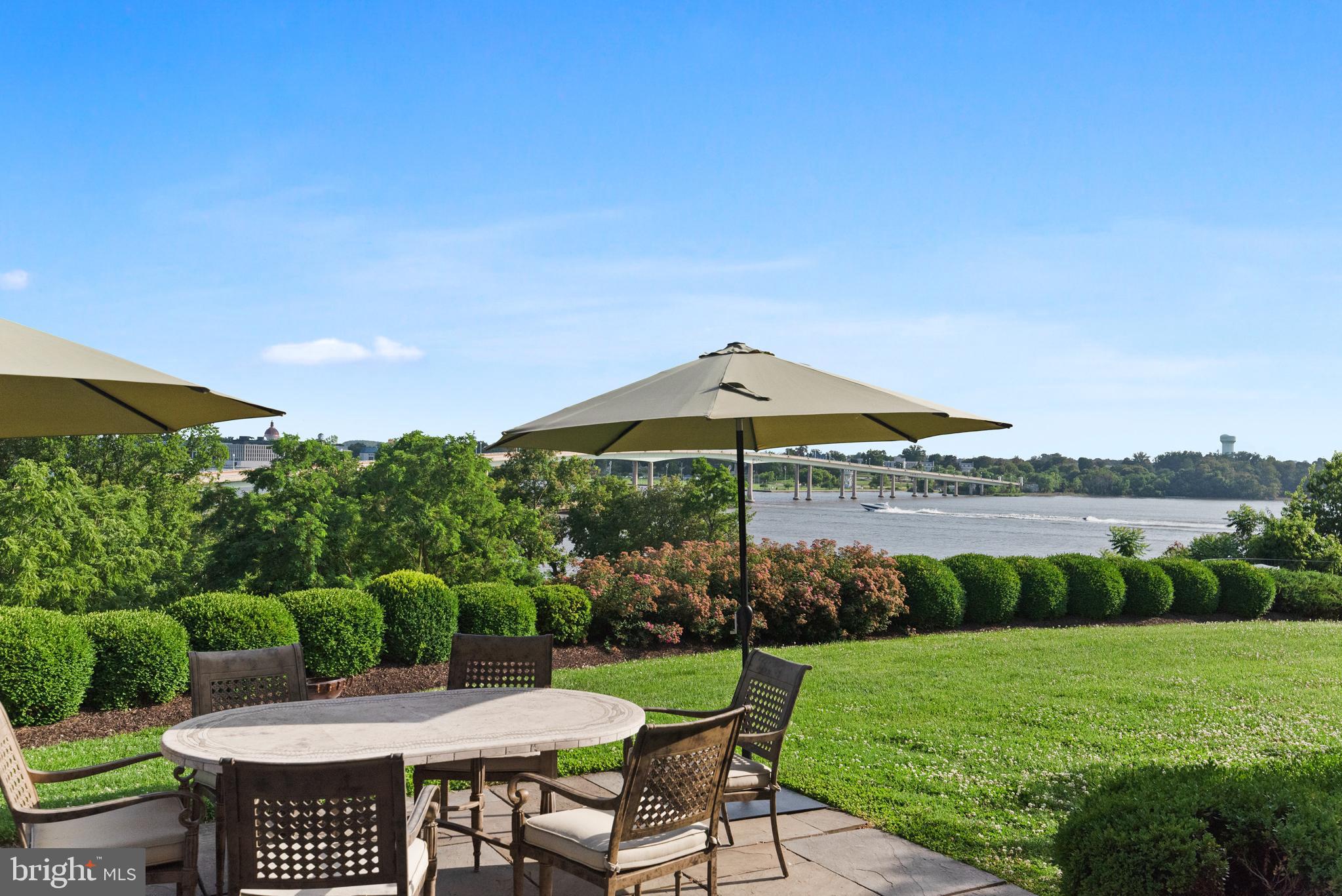 PENDENNIS MOUNT - Residential