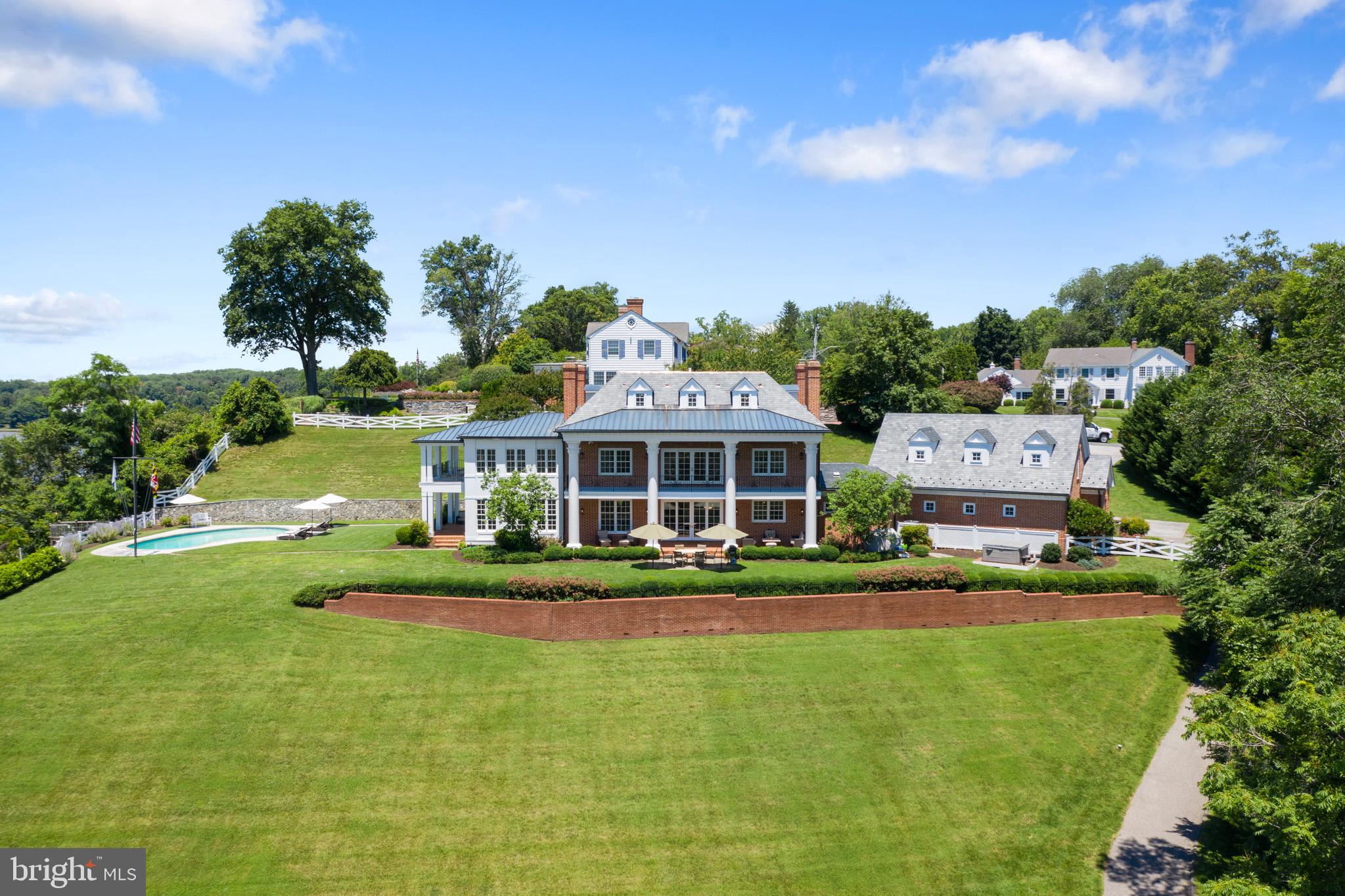 PENDENNIS MOUNT - Residential