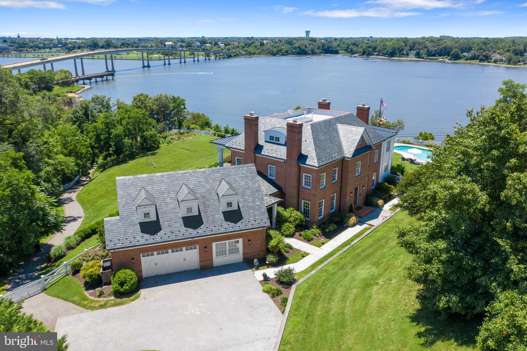 PENDENNIS MOUNT - Residential