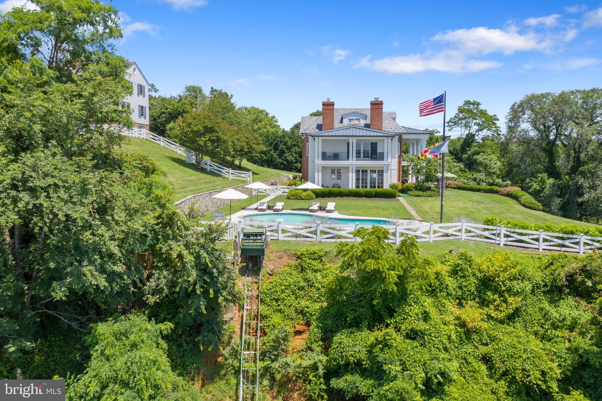 PENDENNIS MOUNT - Residential