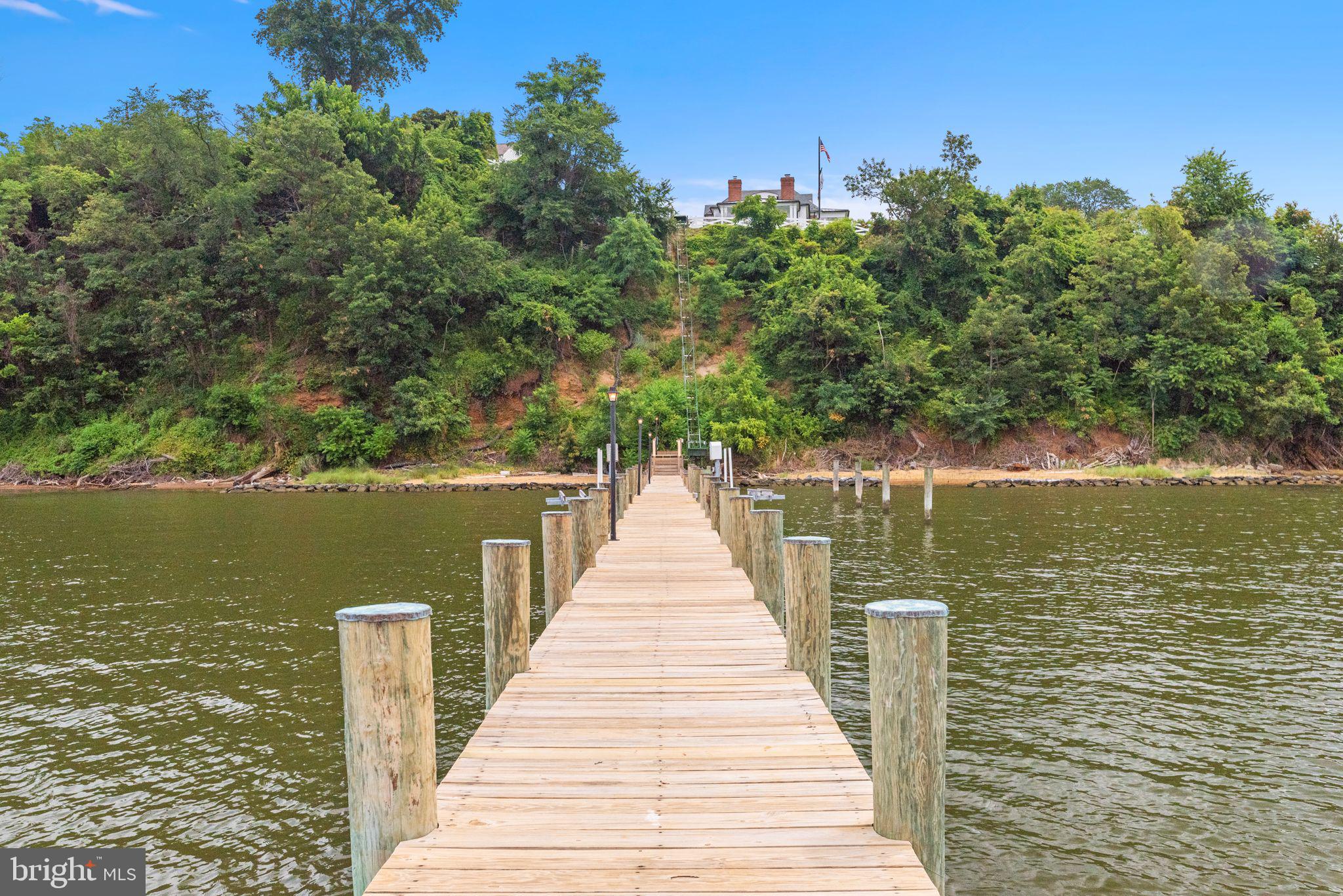 PENDENNIS MOUNT - Residential