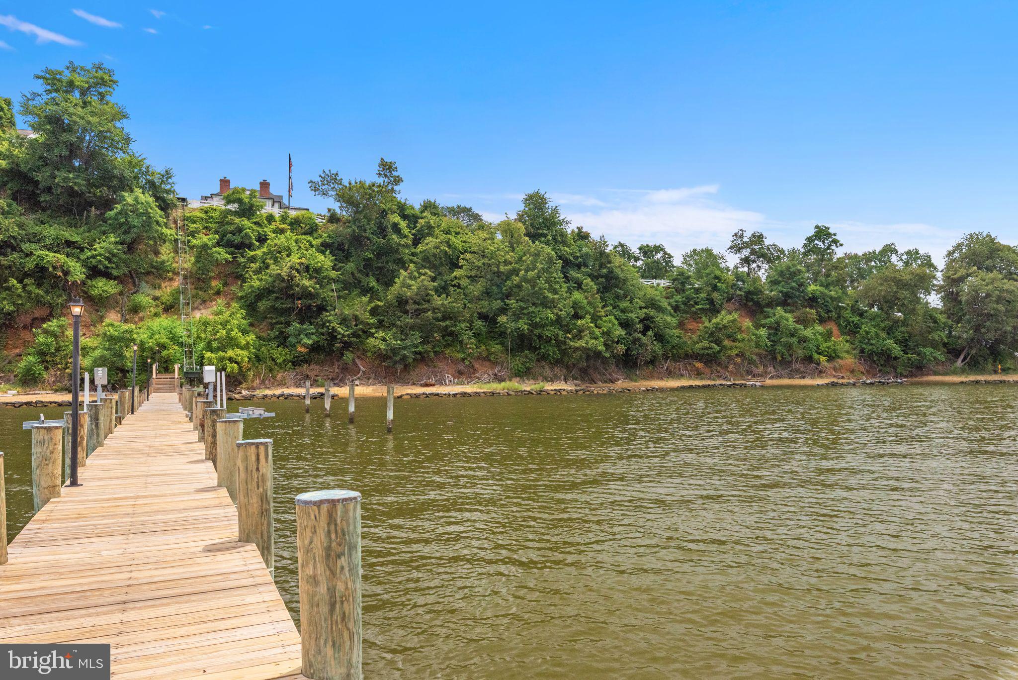 PENDENNIS MOUNT - Residential