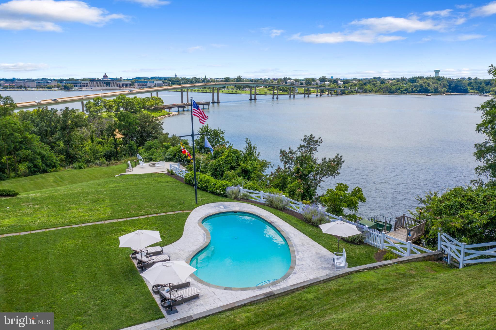 PENDENNIS MOUNT - Residential