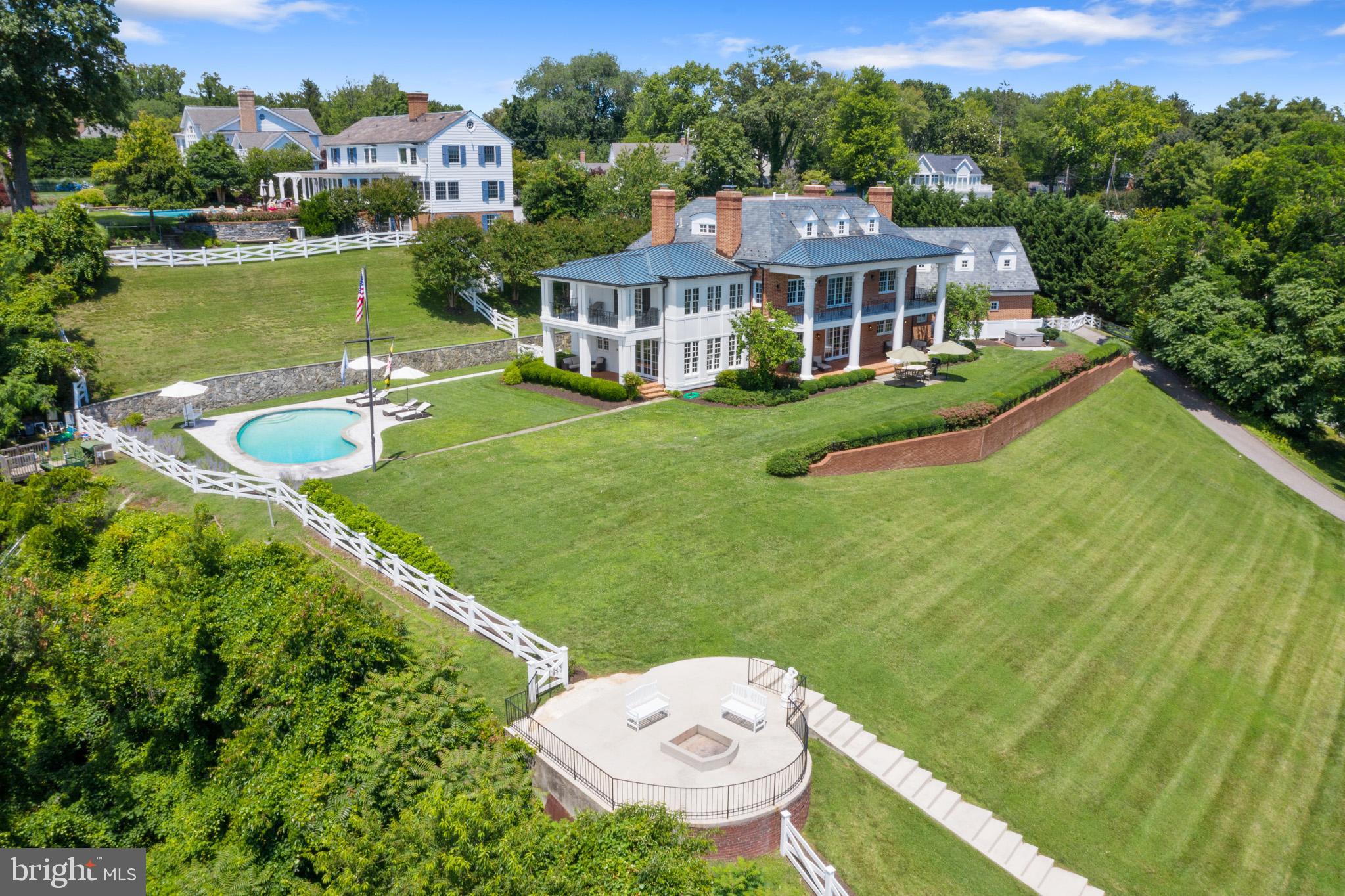 PENDENNIS MOUNT - Residential