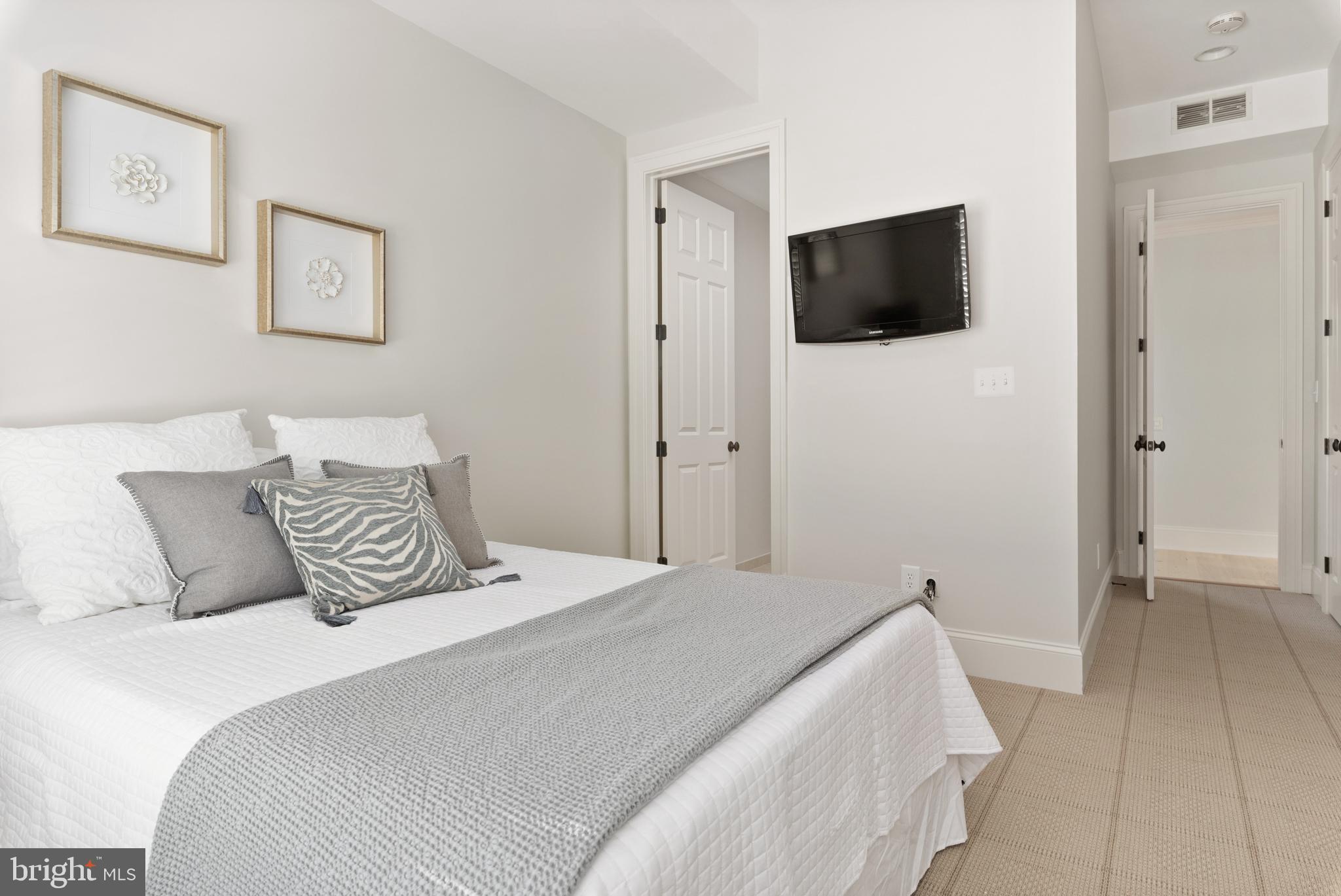 PENDENNIS MOUNT - Residential