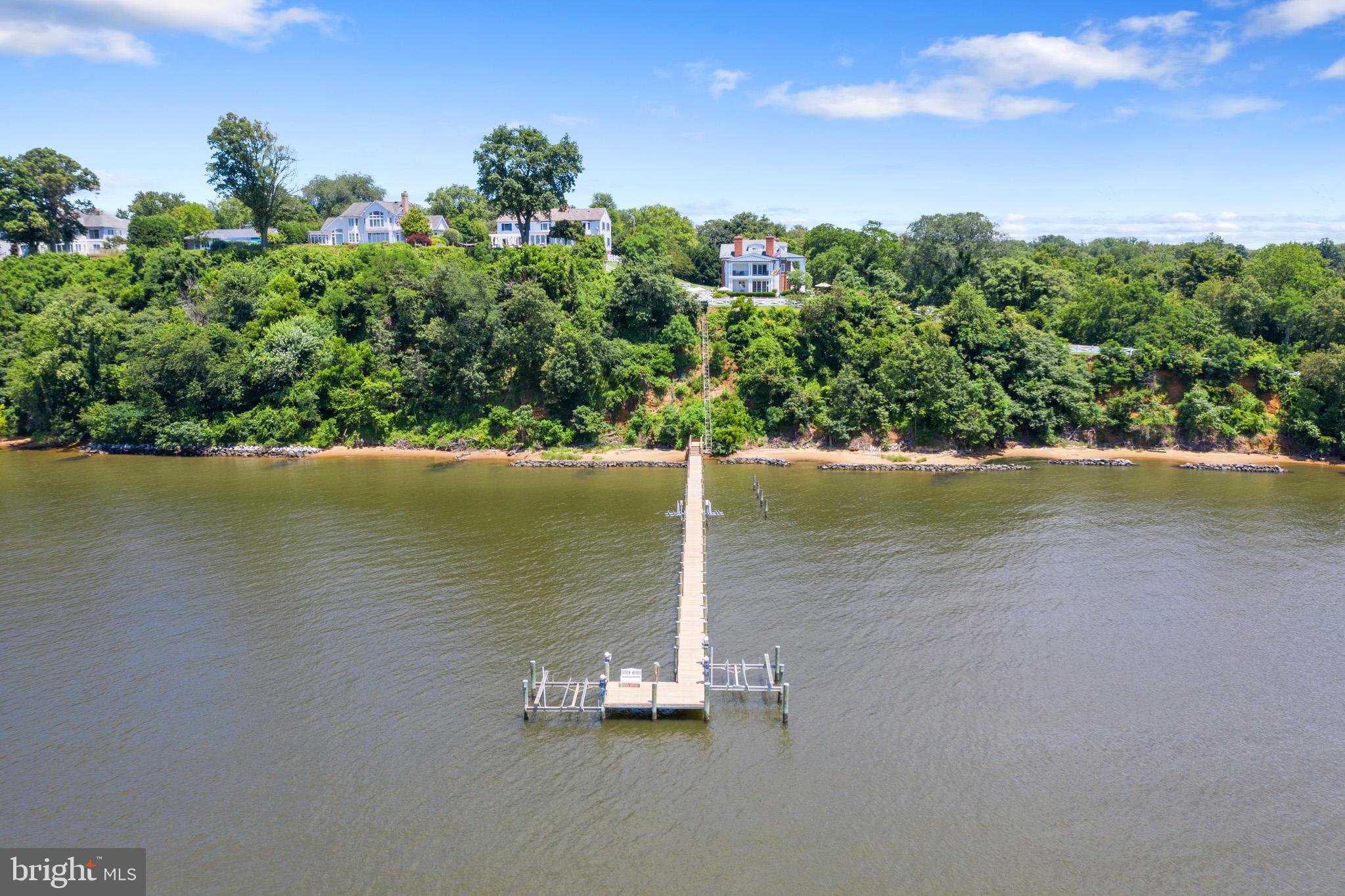 PENDENNIS MOUNT - Residential