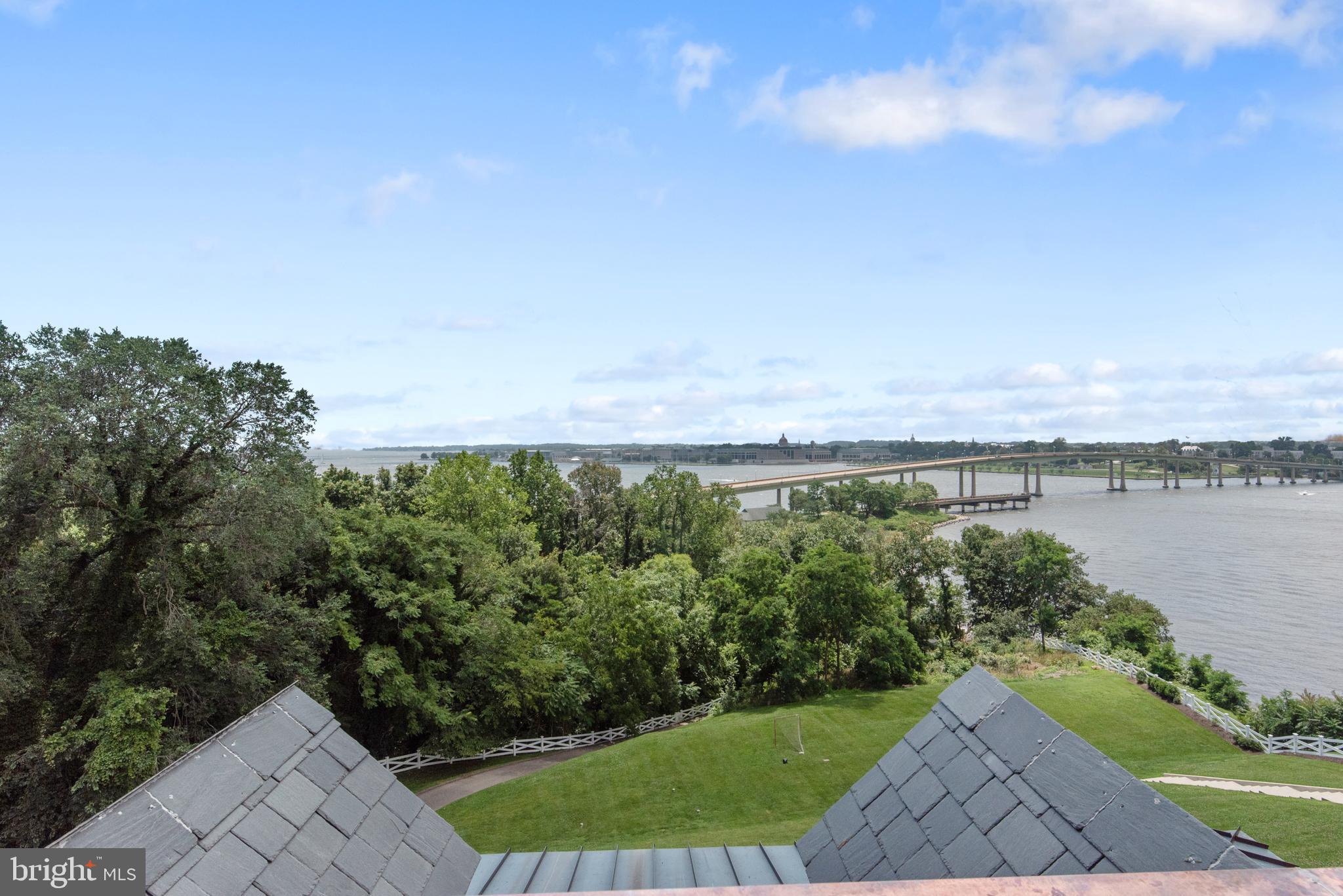 PENDENNIS MOUNT - Residential