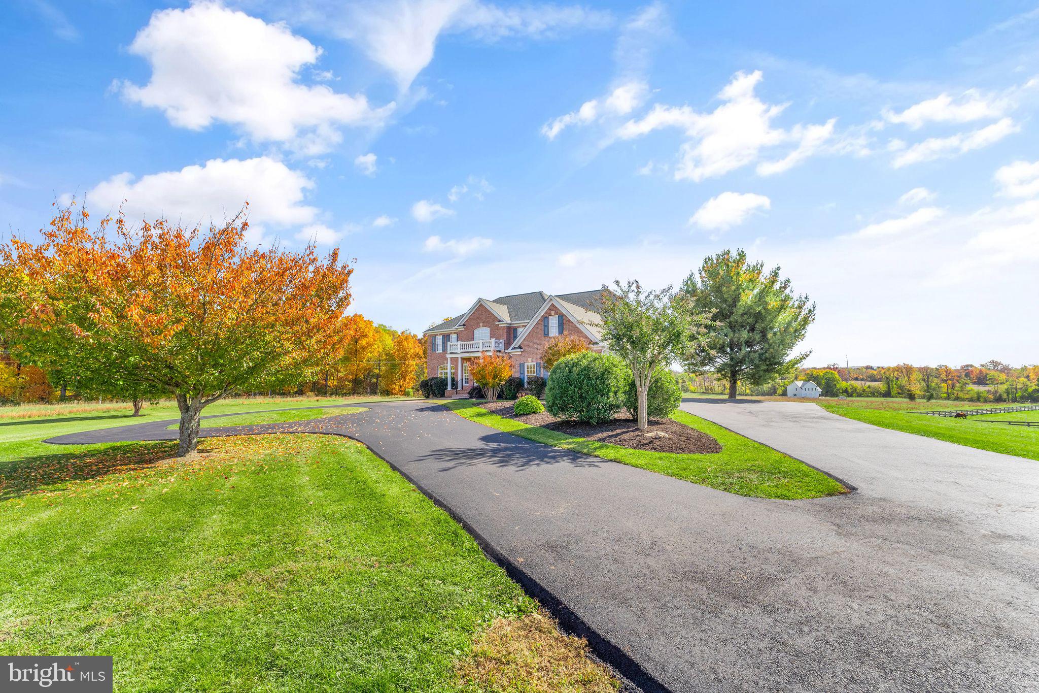 DEBUTTS - Residential