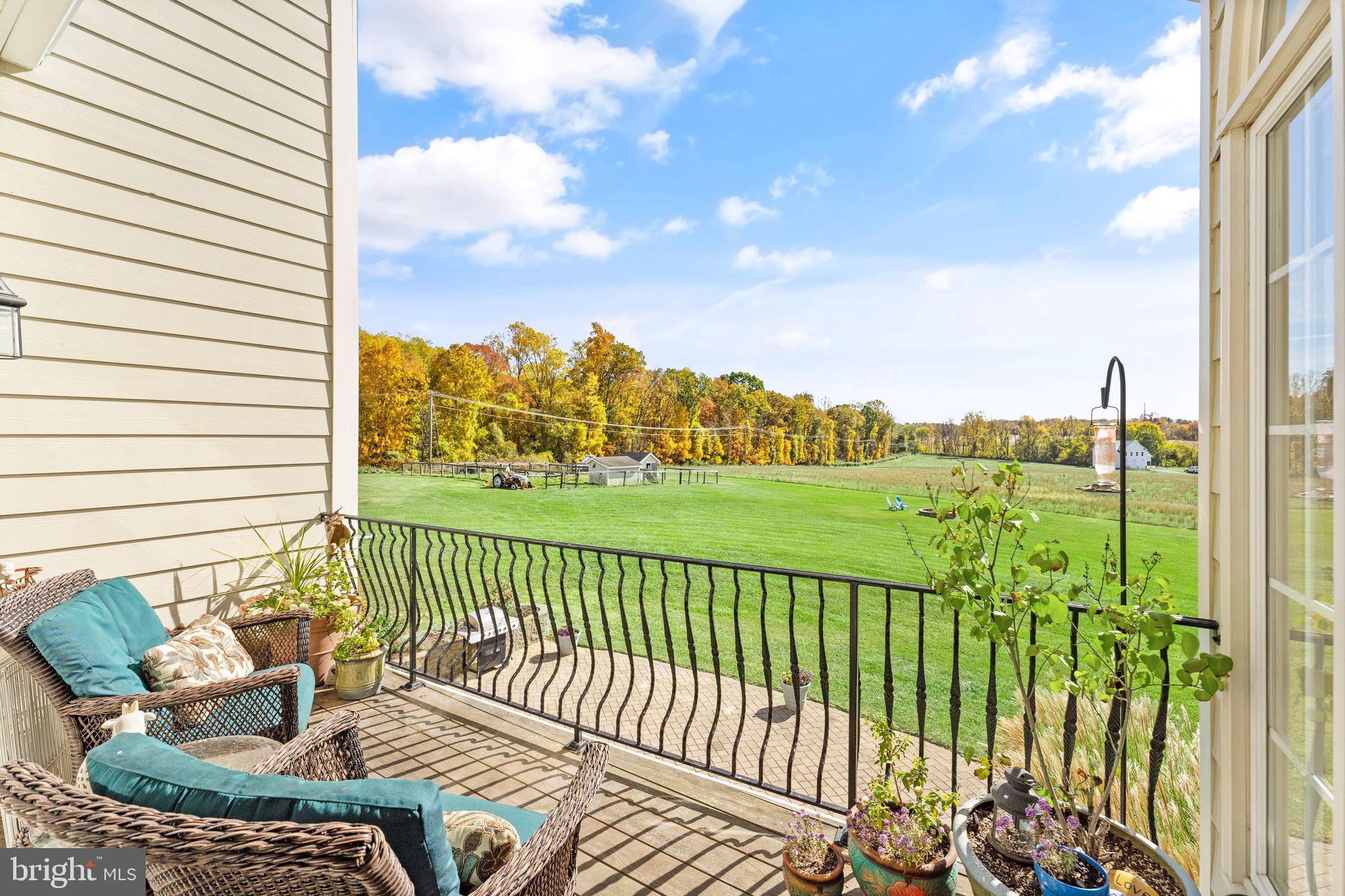 DEBUTTS - Residential