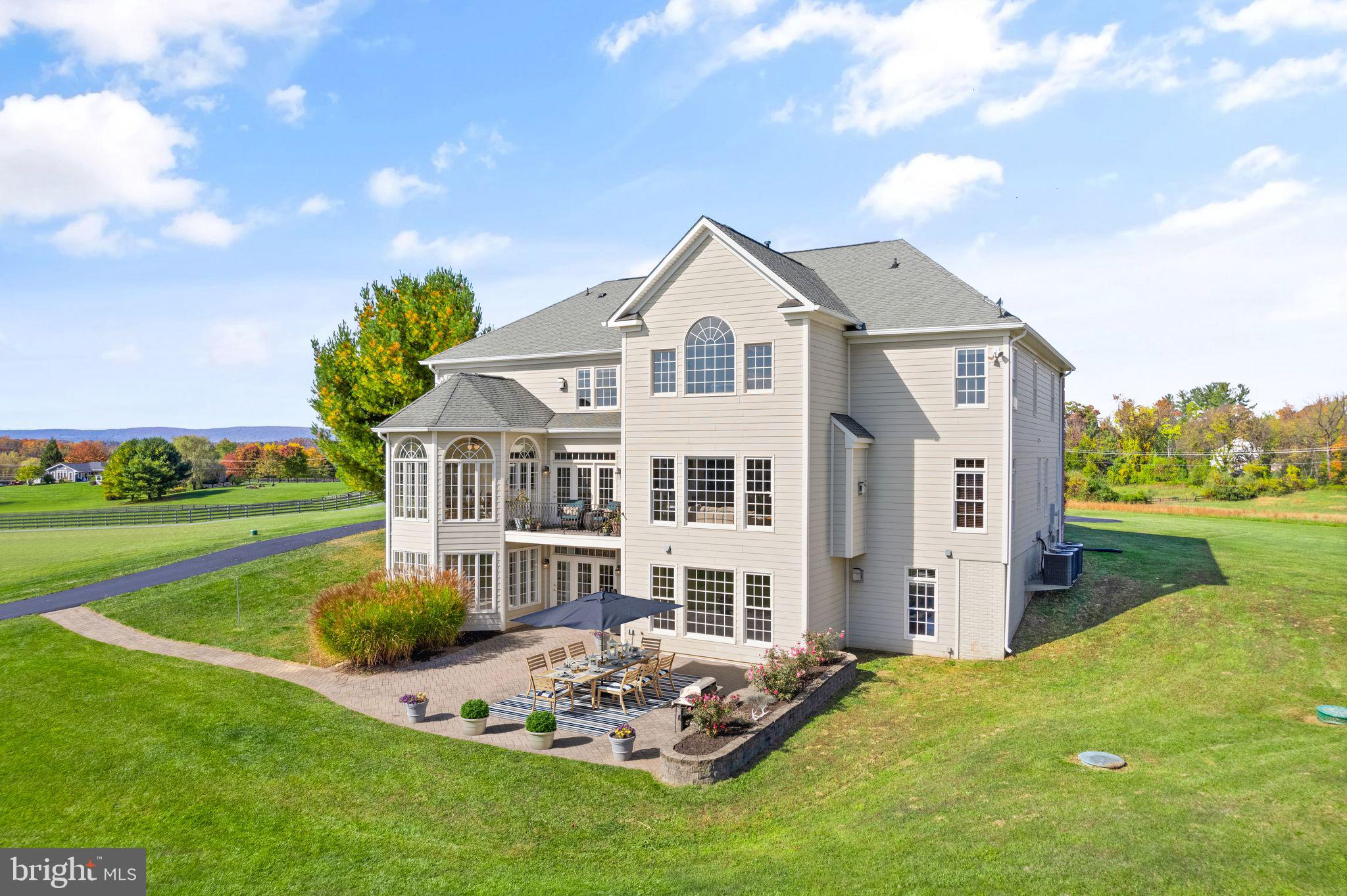 DEBUTTS - Residential