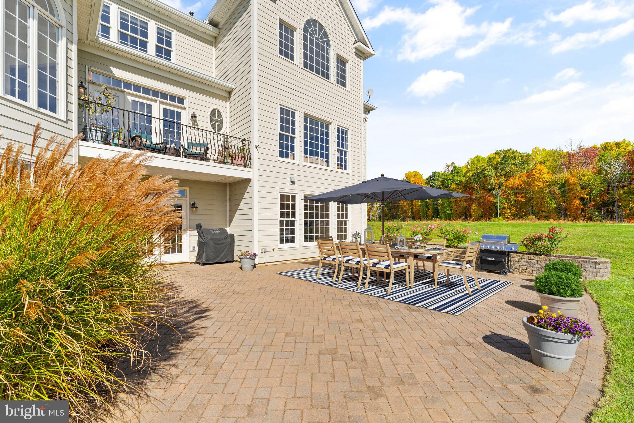 DEBUTTS - Residential