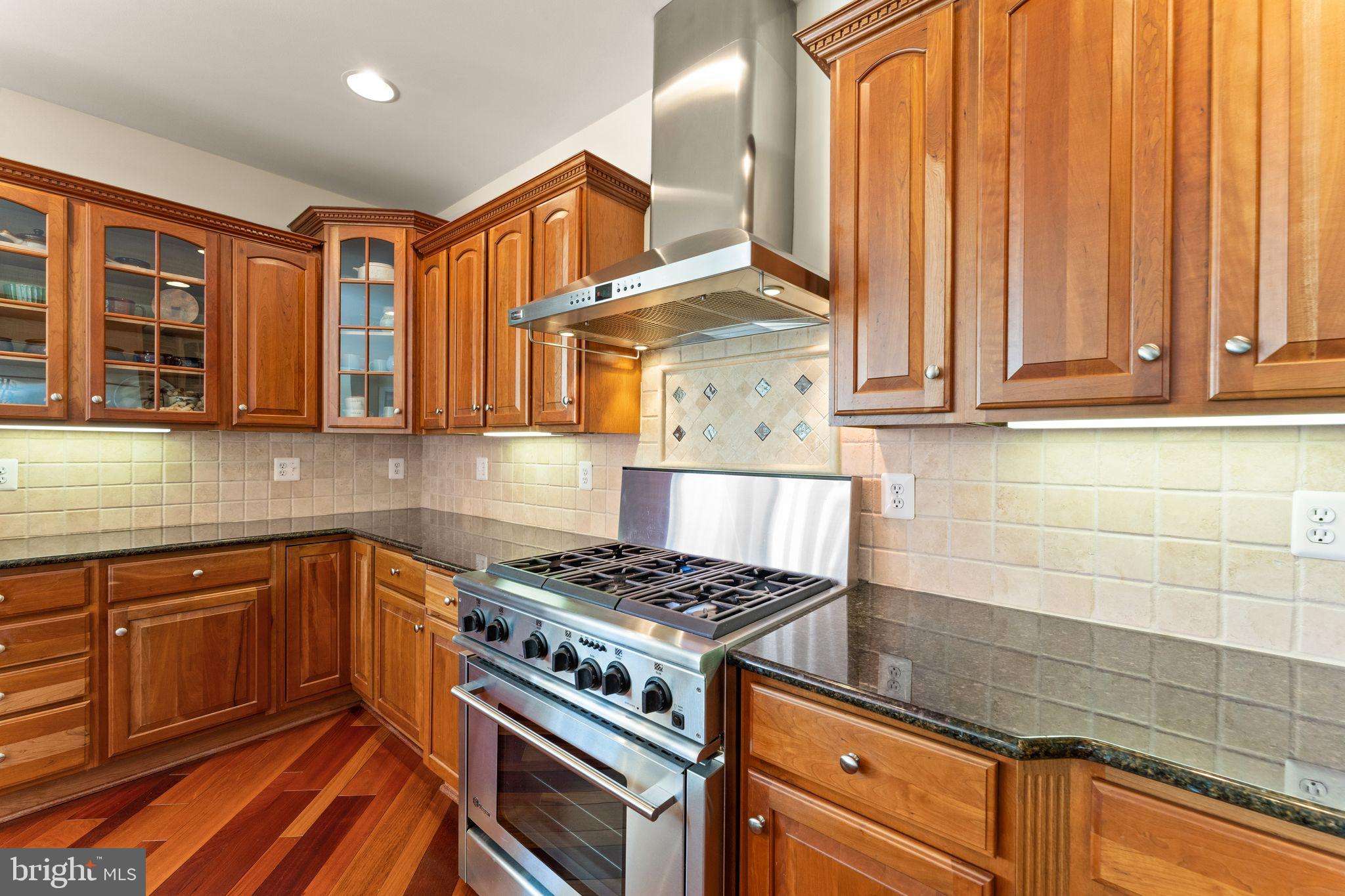 DEBUTTS - Residential