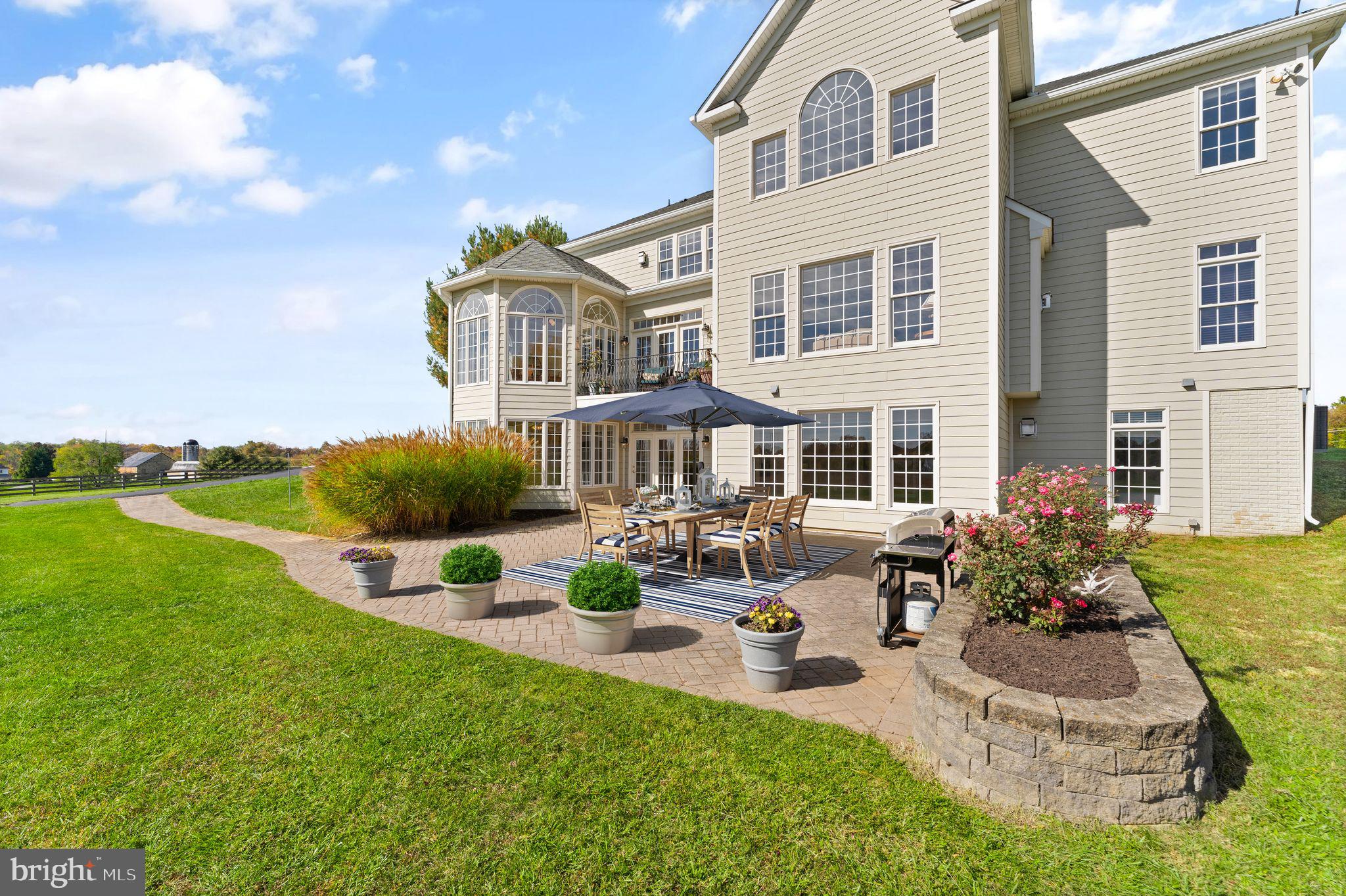 DEBUTTS - Residential