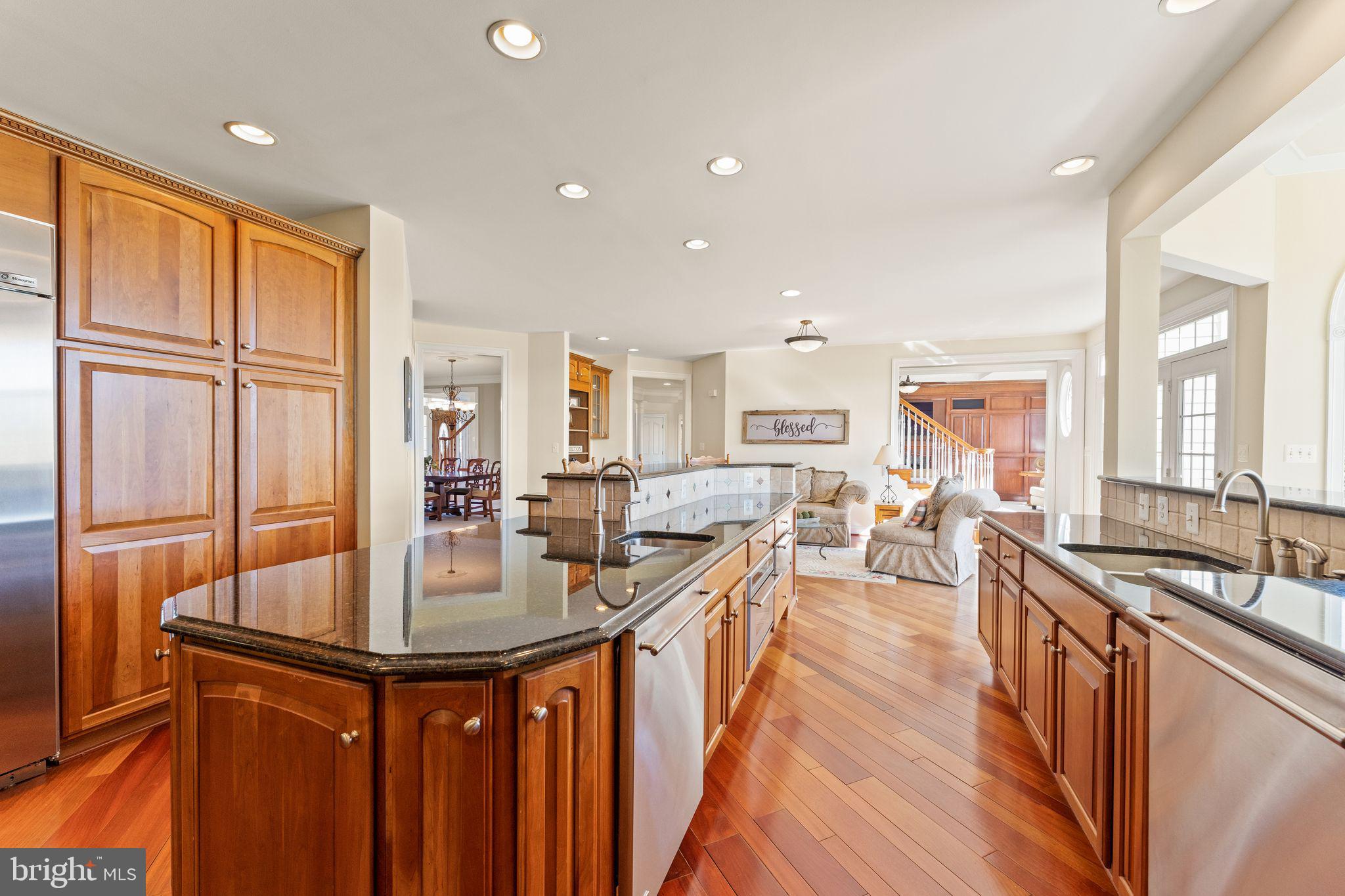 DEBUTTS - Residential