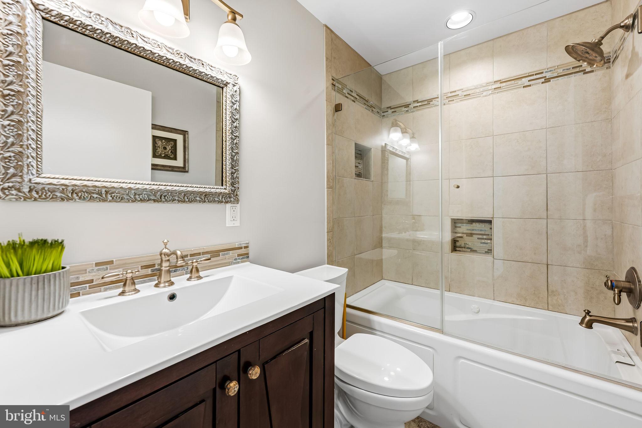 HOBBITS GLEN - Residential