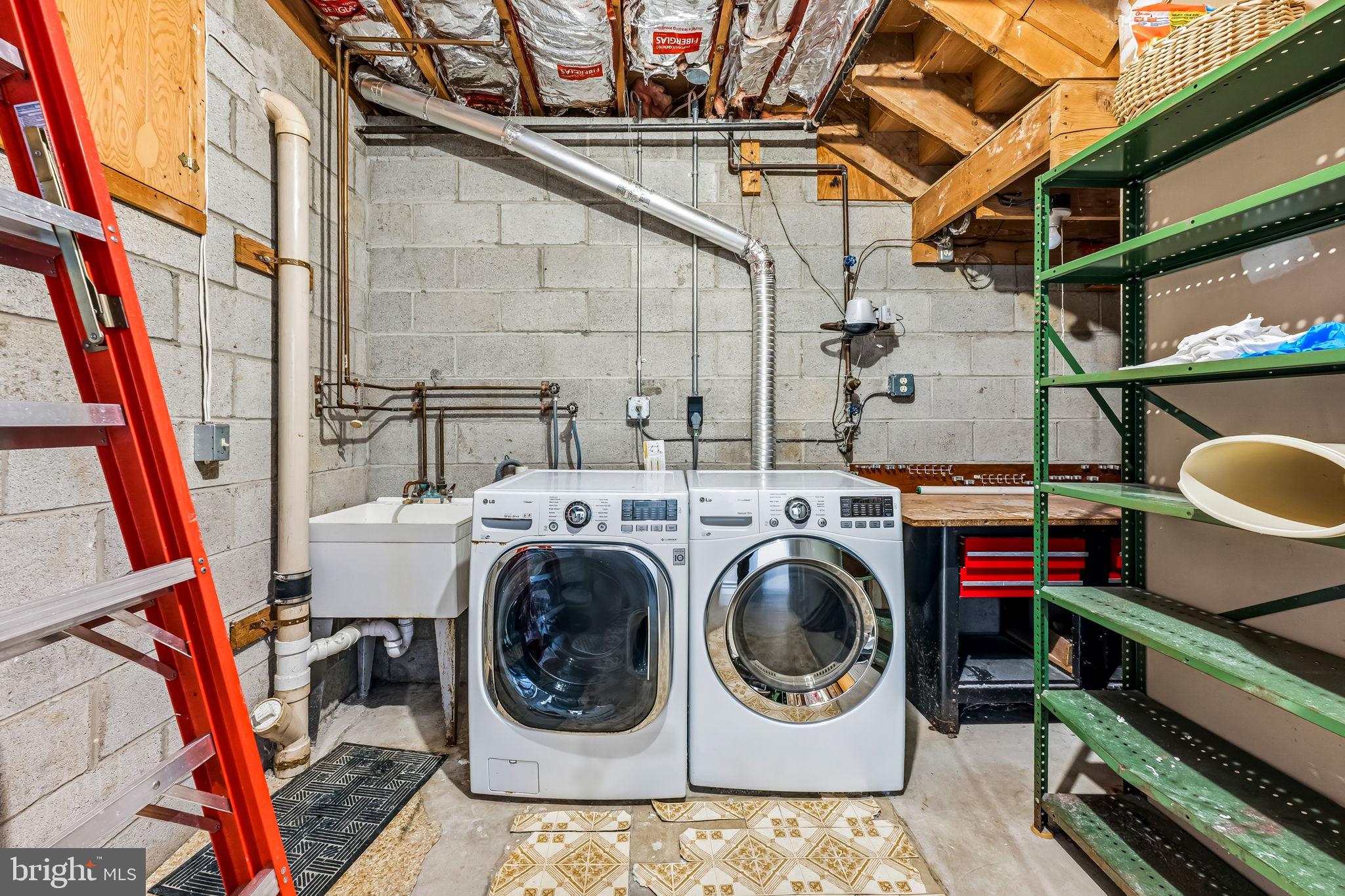 HOBBITS GLEN - Residential