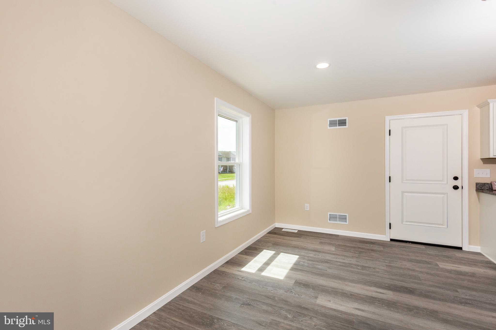 COLONIAL RIDGE - Residential