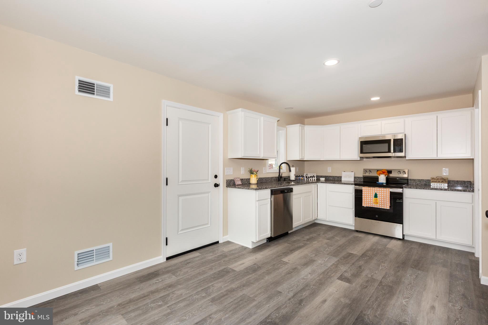 COLONIAL RIDGE - Residential