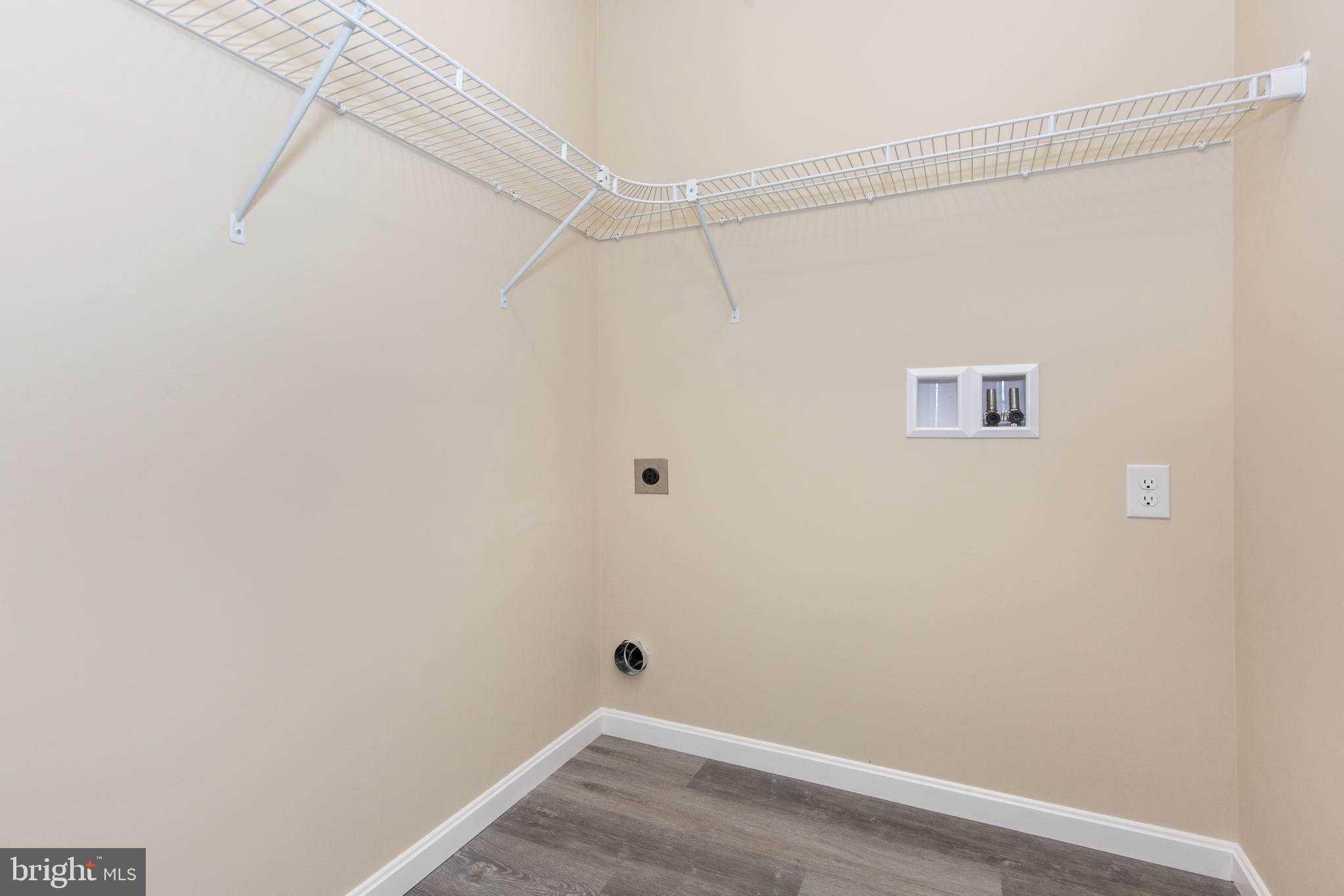 COLONIAL RIDGE - Residential