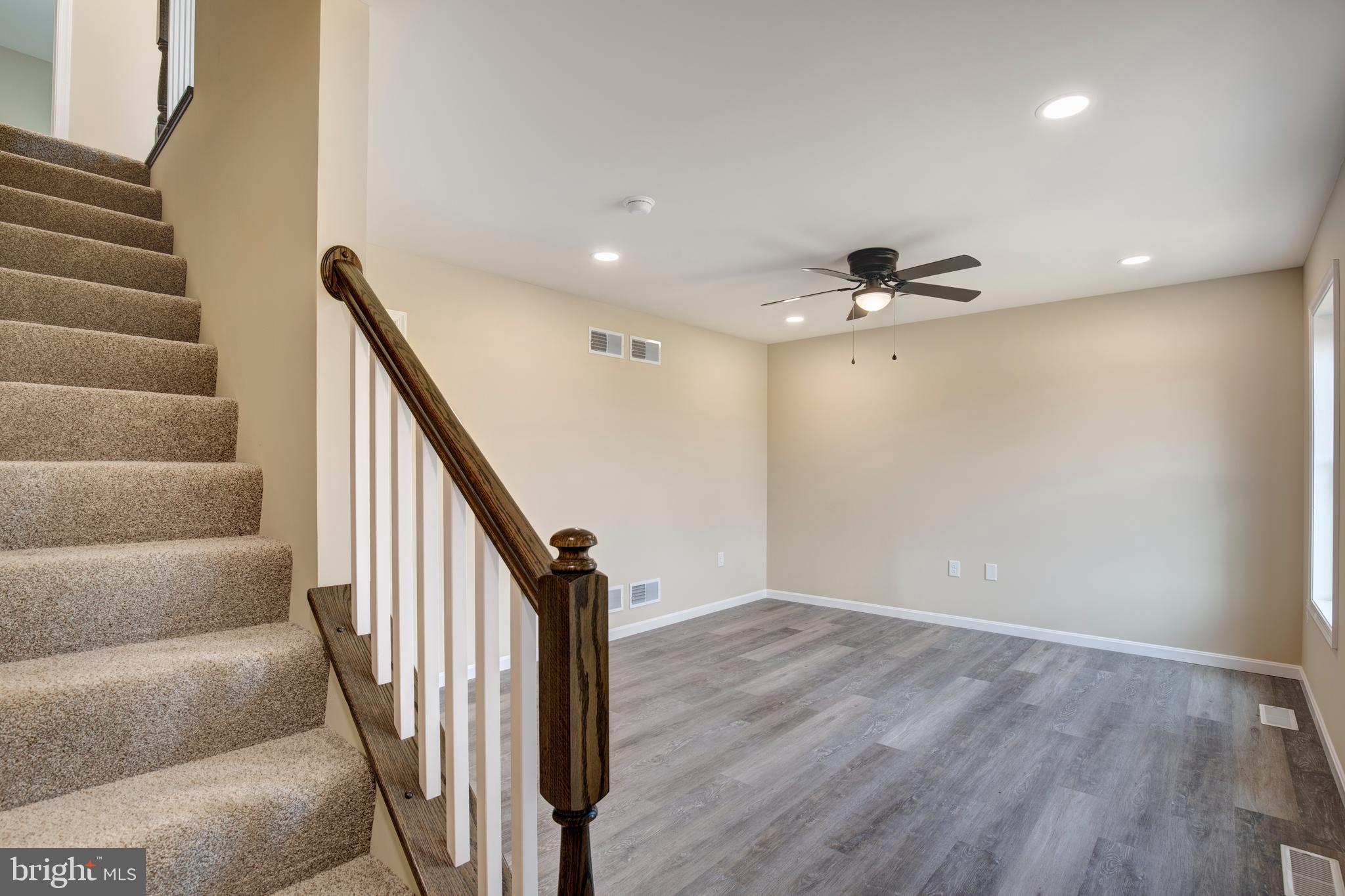 COLONIAL RIDGE - Residential