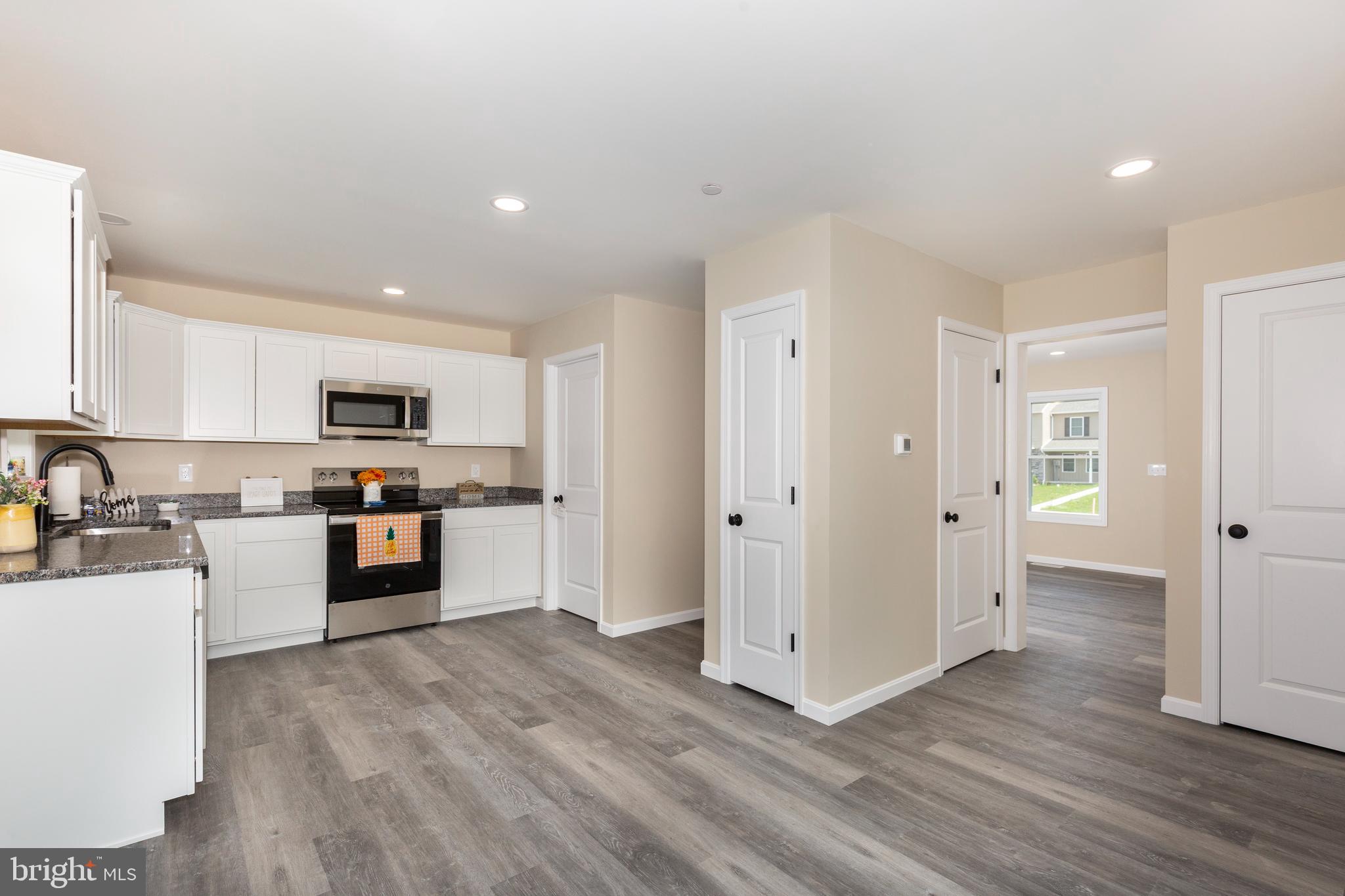 COLONIAL RIDGE - Residential