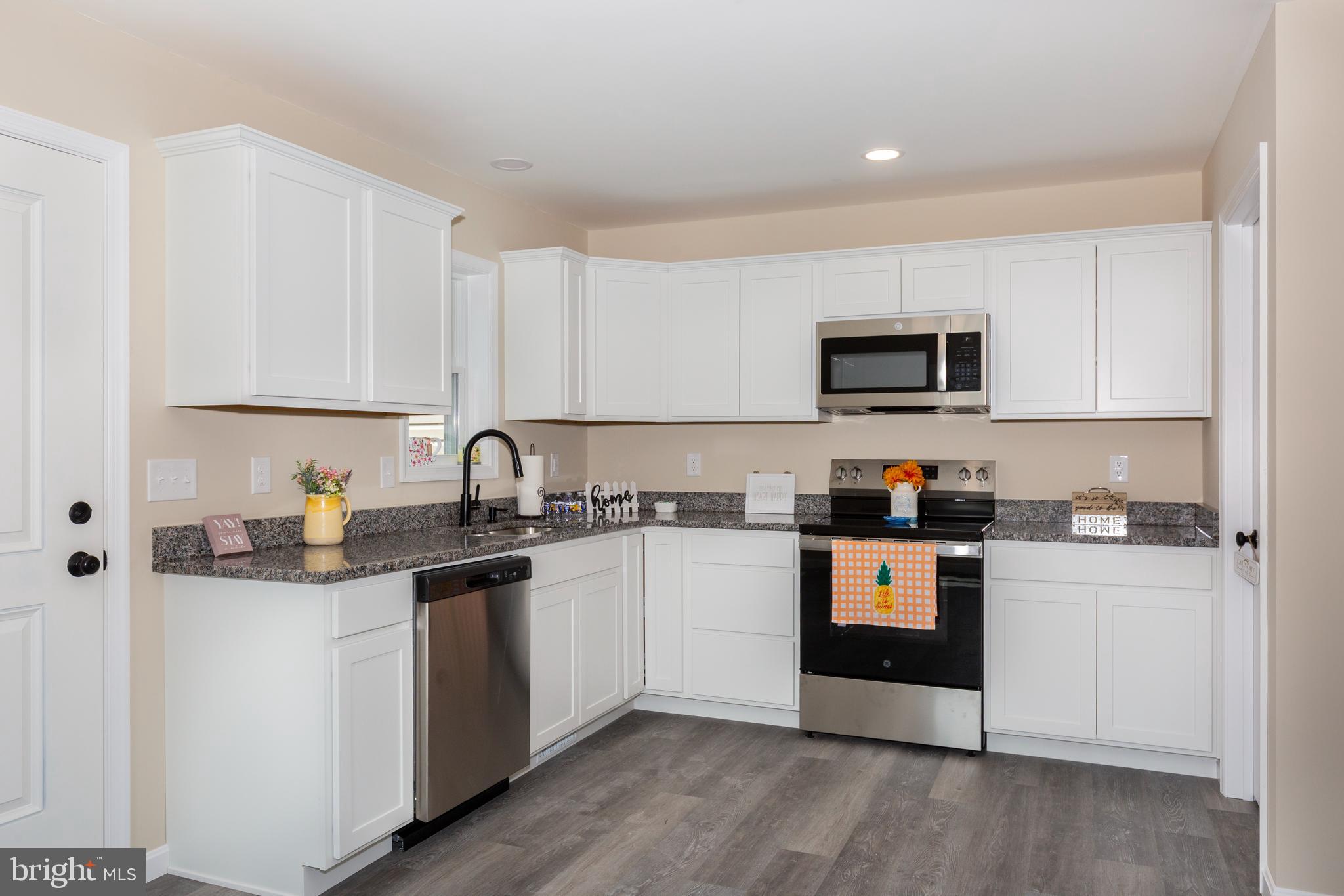 COLONIAL RIDGE - Residential