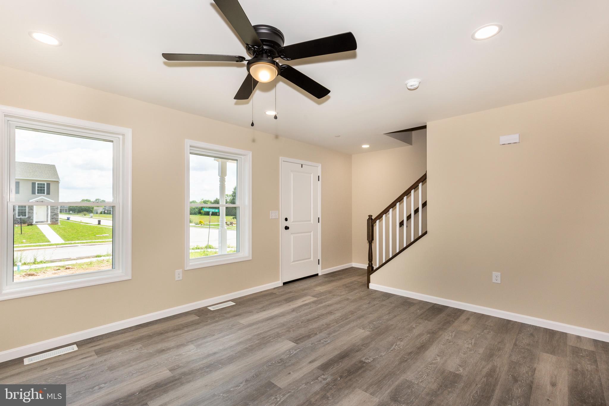 COLONIAL RIDGE - Residential